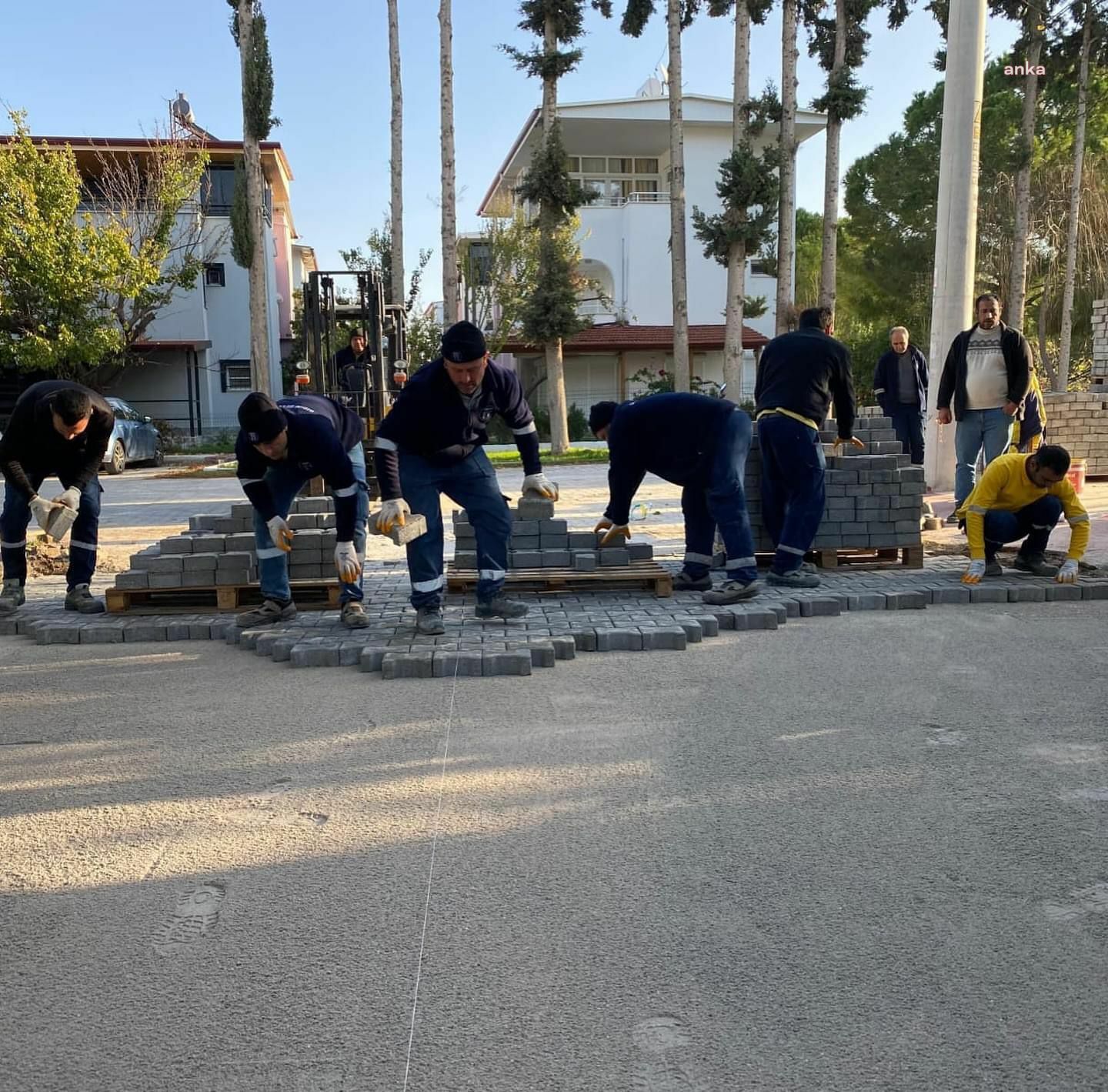 Didim Belediyesi, yol yapım çalışmalarına devam ediyor 