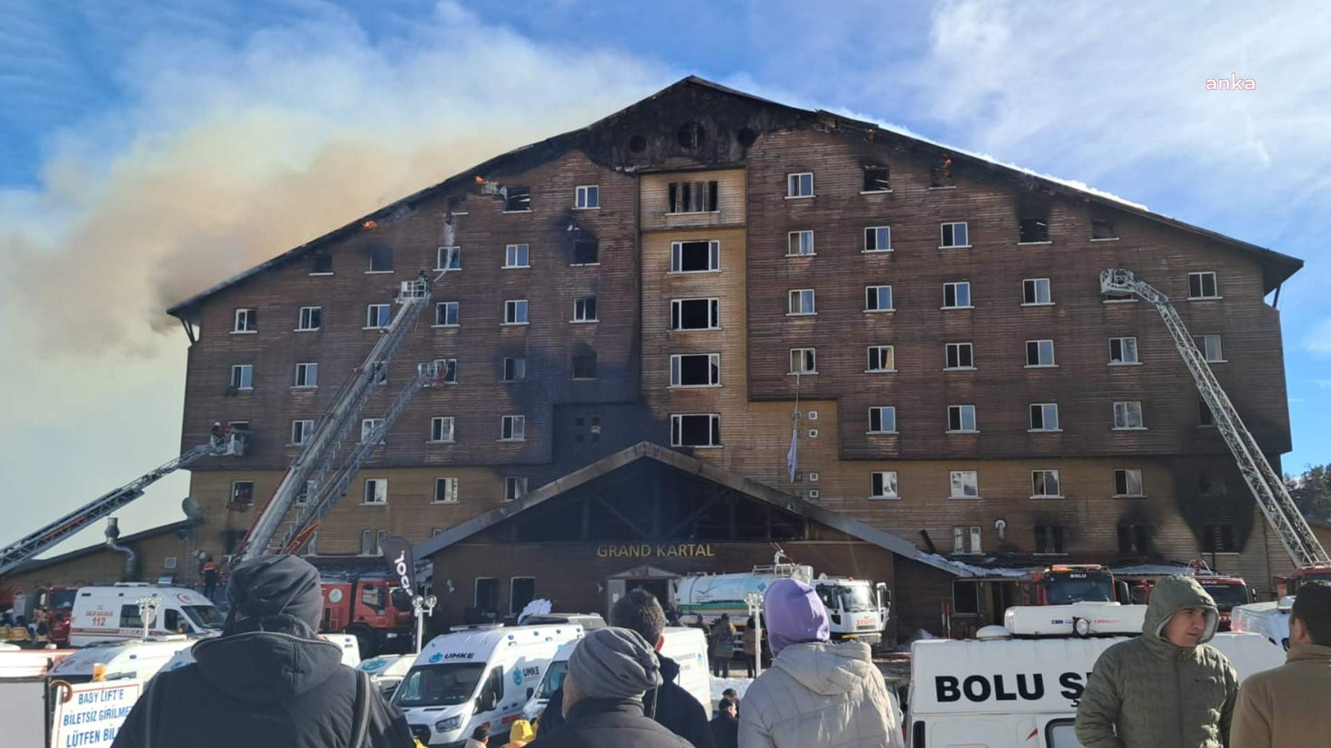 Kartalkaya'da otel yangını faciası... Adalet Bakanı Tunç: "Aralarında işletme sahibinin de bulunduğu 4 kişi gözaltına alındı"