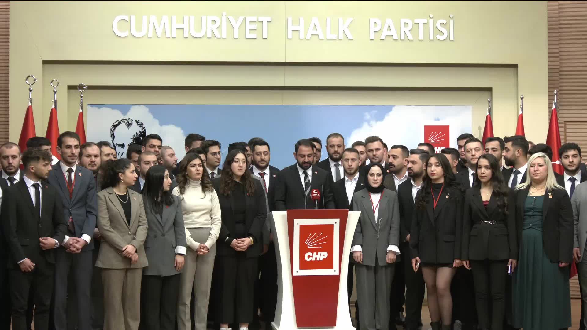 CHP’li 81 il gençlik kolları başkanından Cem Aydın’a destek: “Gençliğe savaş açtıkları malum. Bu resti görüyoruz. Baskı ve zorbalığa karşı geri adım atmayacağımızı ilan ediyoruz”