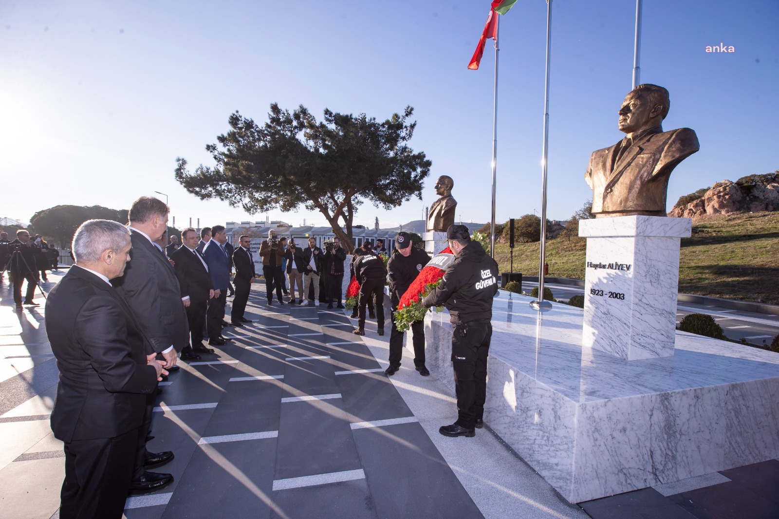 Aliyev 21. ölüm yıl dönümünde İzmir’de anıldı