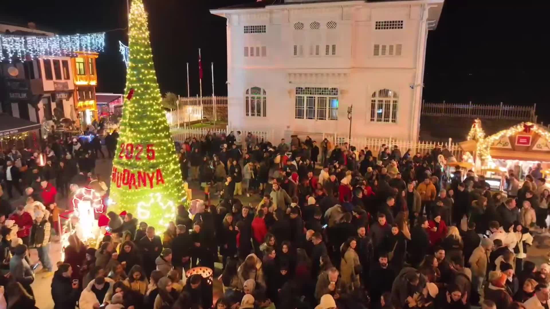 Mudanyalılar yeni yılı Mütareke Meydanı’nda karşıladı