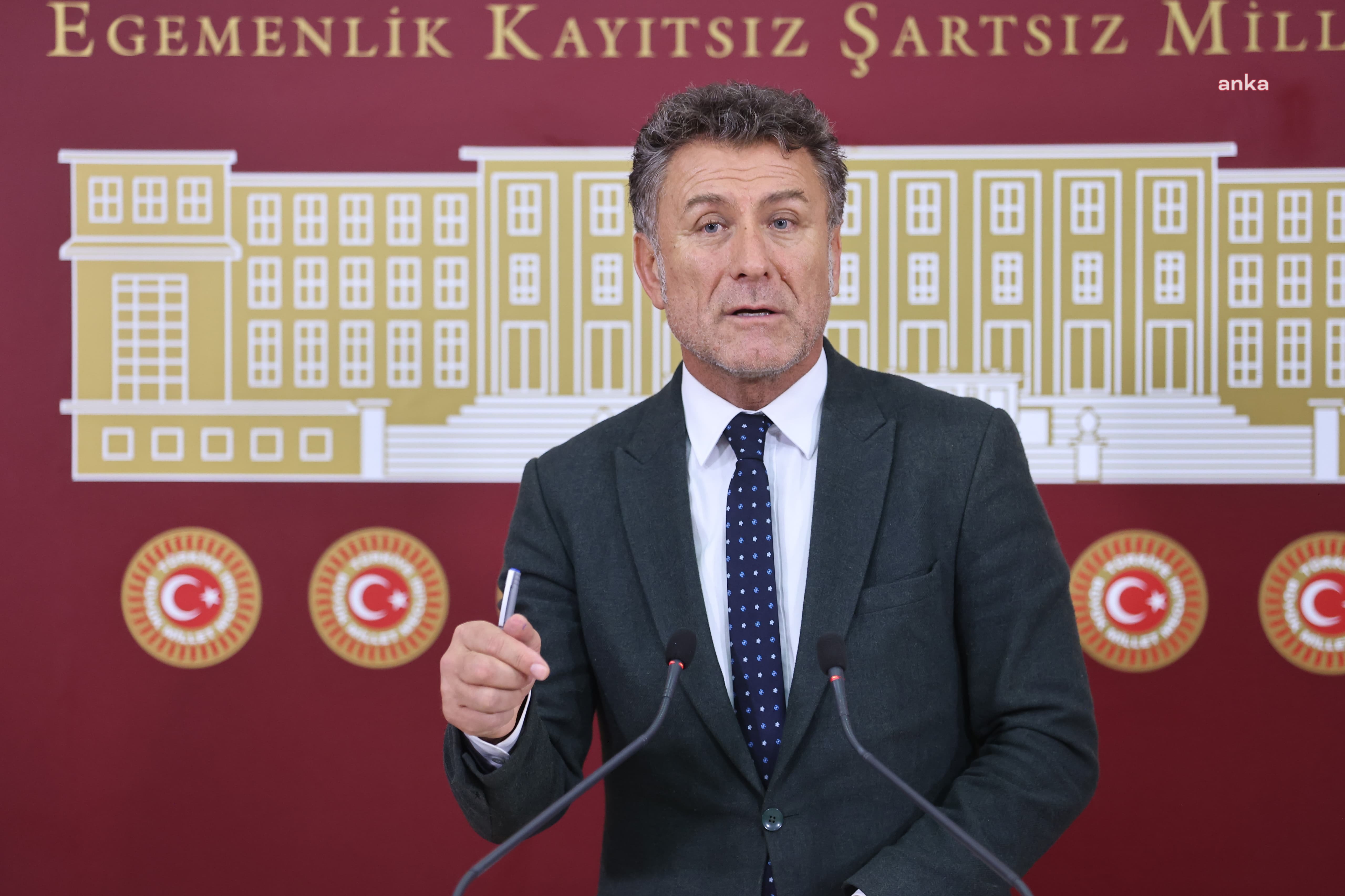 CHP'li Sarıbal'dan Tarım Bakanlığı'nın "Taze balık nasıl anlaşılır" paylaşımına tepki: Yüzeyde müsilaj, dipte kirlilik, ortada ise 'gözleri parlaksa yiyin' diyen bir devlet aklı var.