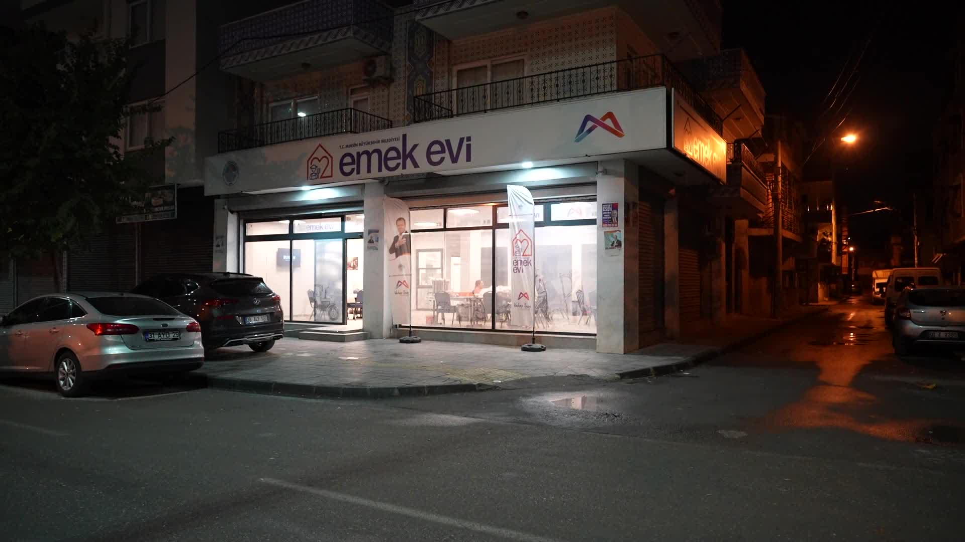 Mersin Büyükşehir Belediyesi'nin hizmete açtığı Emek Evi, çorba ikramına başladı