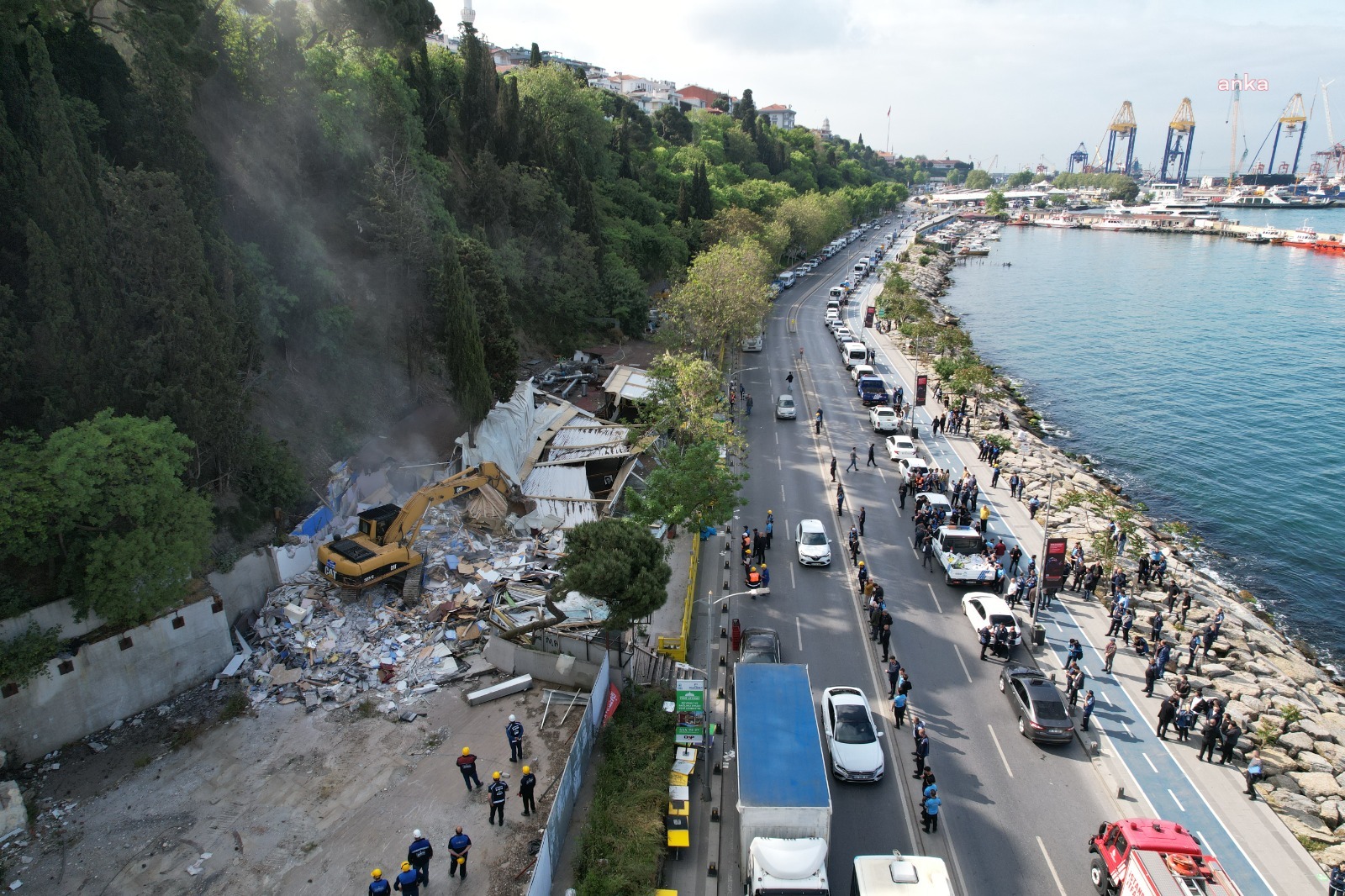 İstanbul Büyükşehir Belediyesi: 2 bin 58 kaçak yapı yıkıldı, tarihi, doğal kamusal alanlar yeniden düzenlendi