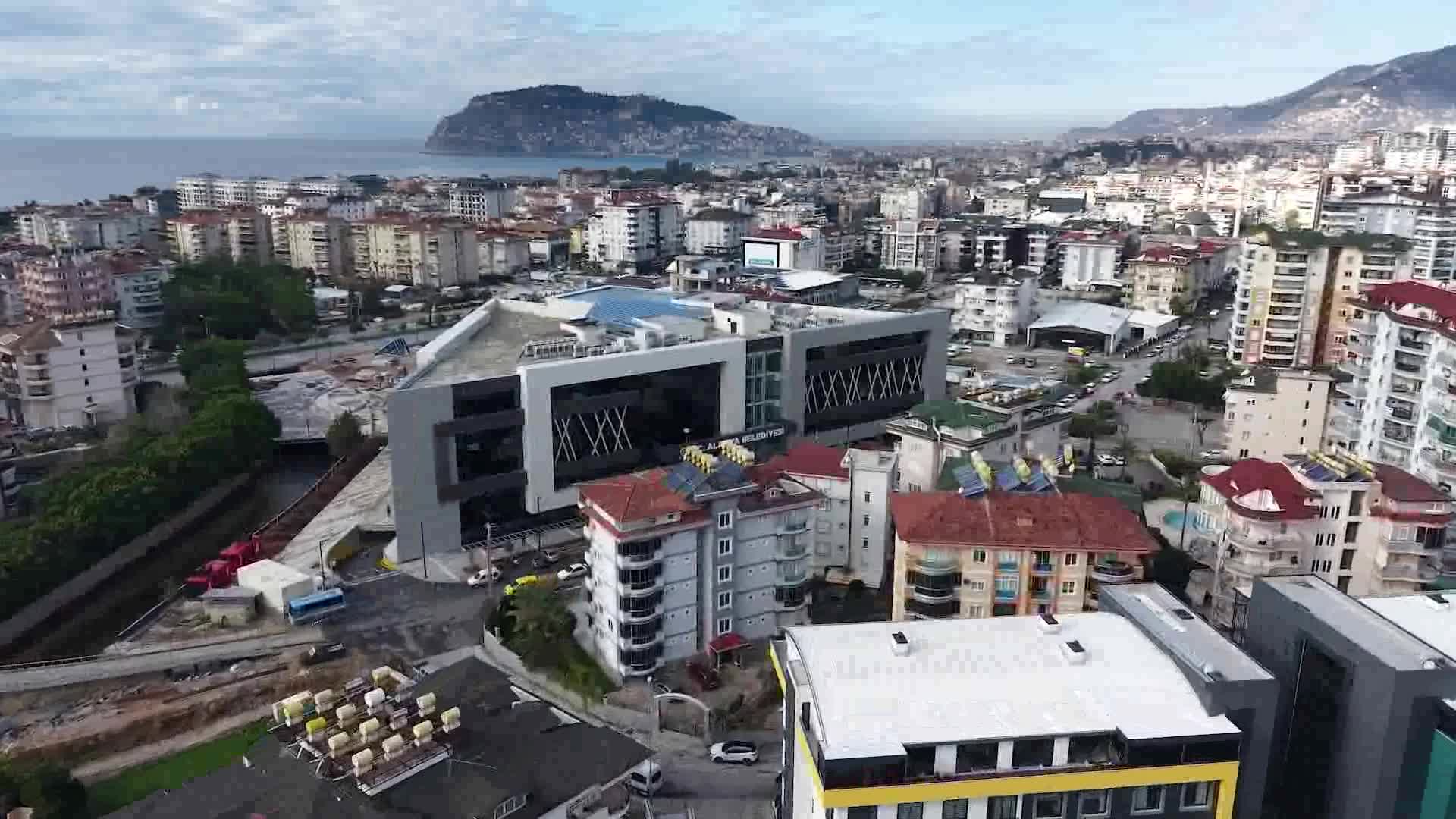 Alanya Belediyesi, yeni binasında hizmet vermeye başladı