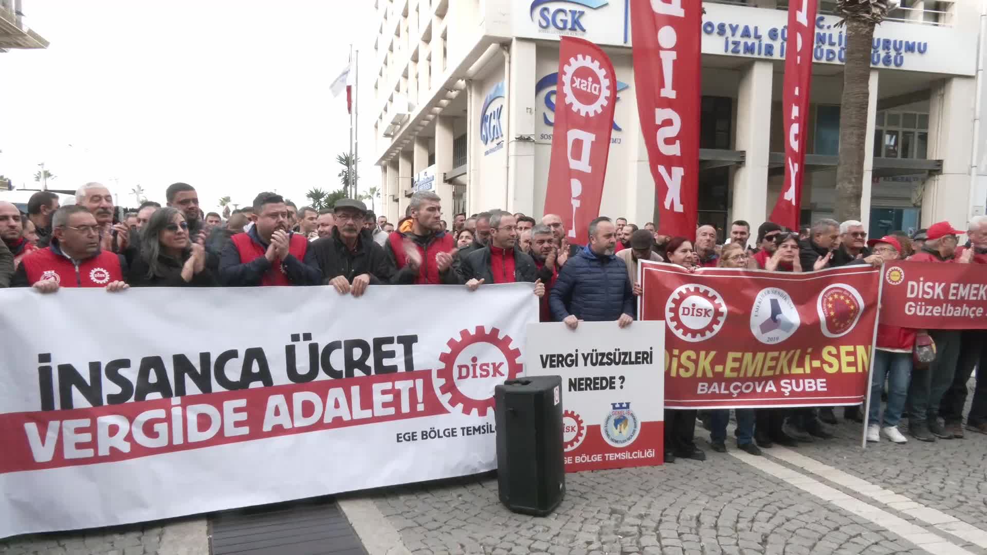 İzmir'de DİSK'ten “Vergi” tepkisi: “Gelirde adaletsizlik yetmezmiş gibi vergide de adaletsizlik sürüyor”