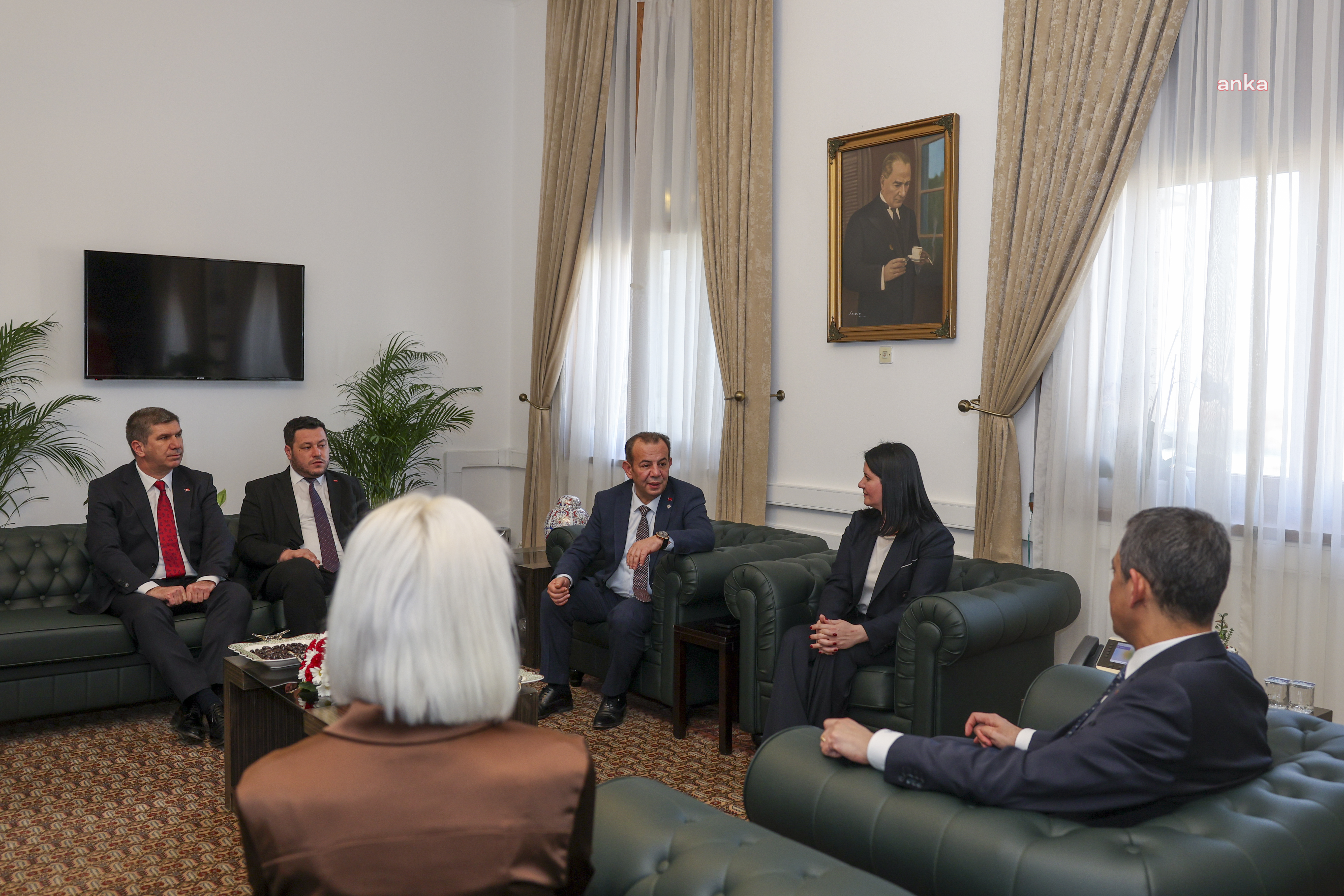 Burdur Belediye Başkanı Ercengiz, Özgür Özel'i ziyaret etti