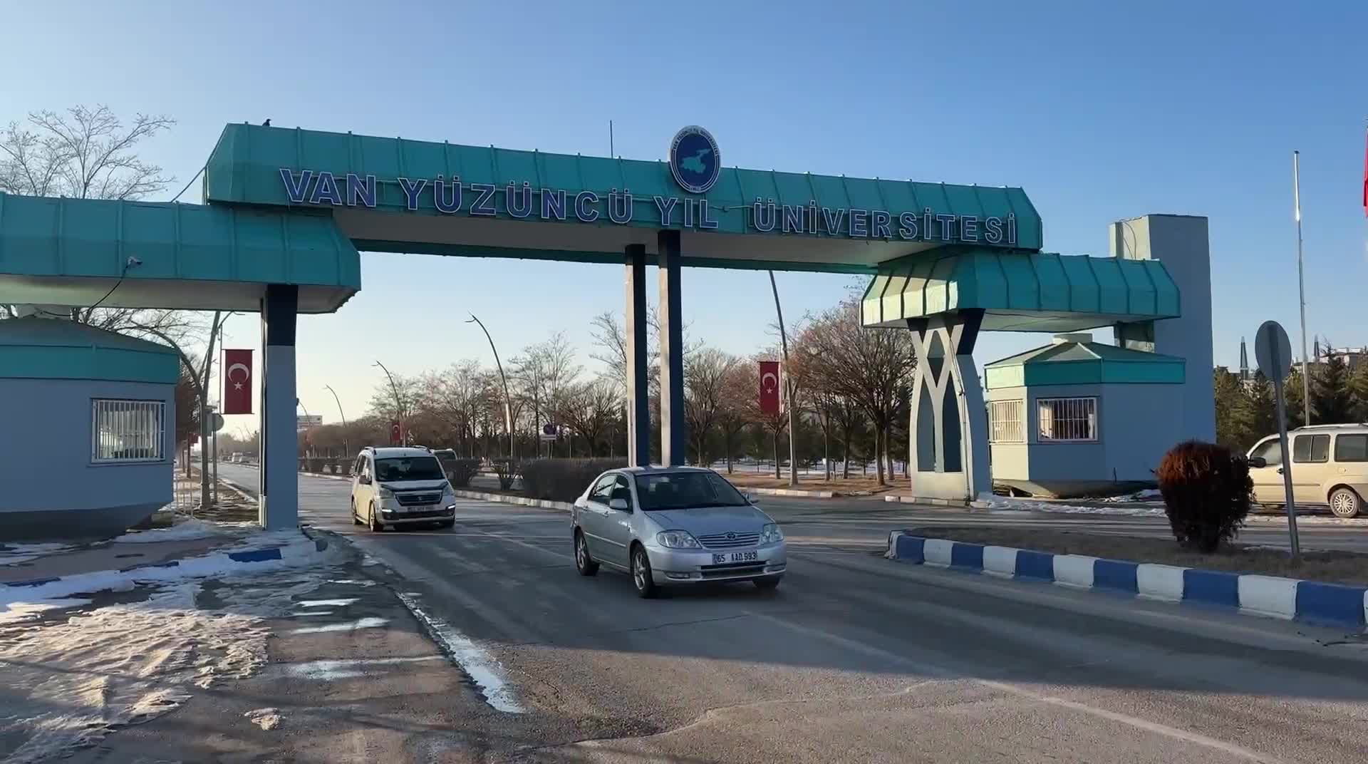 Van Yüzüncü Yıl Üniversitesi Kampüsü'nde Rojin Kabaiş için yürüyüş...Baba Nizamettin Kabaiş: "Rojin'in katilini bir an önce bulun"