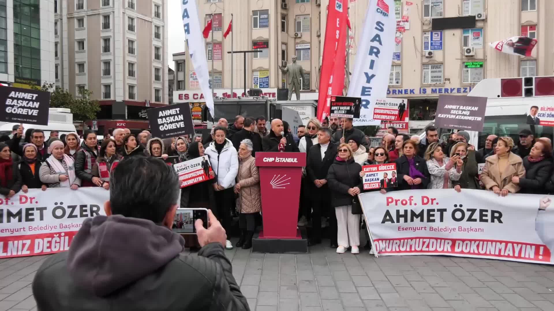  CHP'nin Esenyurt'taki Demokrasi Nöbeti sürüyor... Yazgan, Özer ve Özel hakkında soruşturma başlatan savcıya seslendi: Haddini Bil!