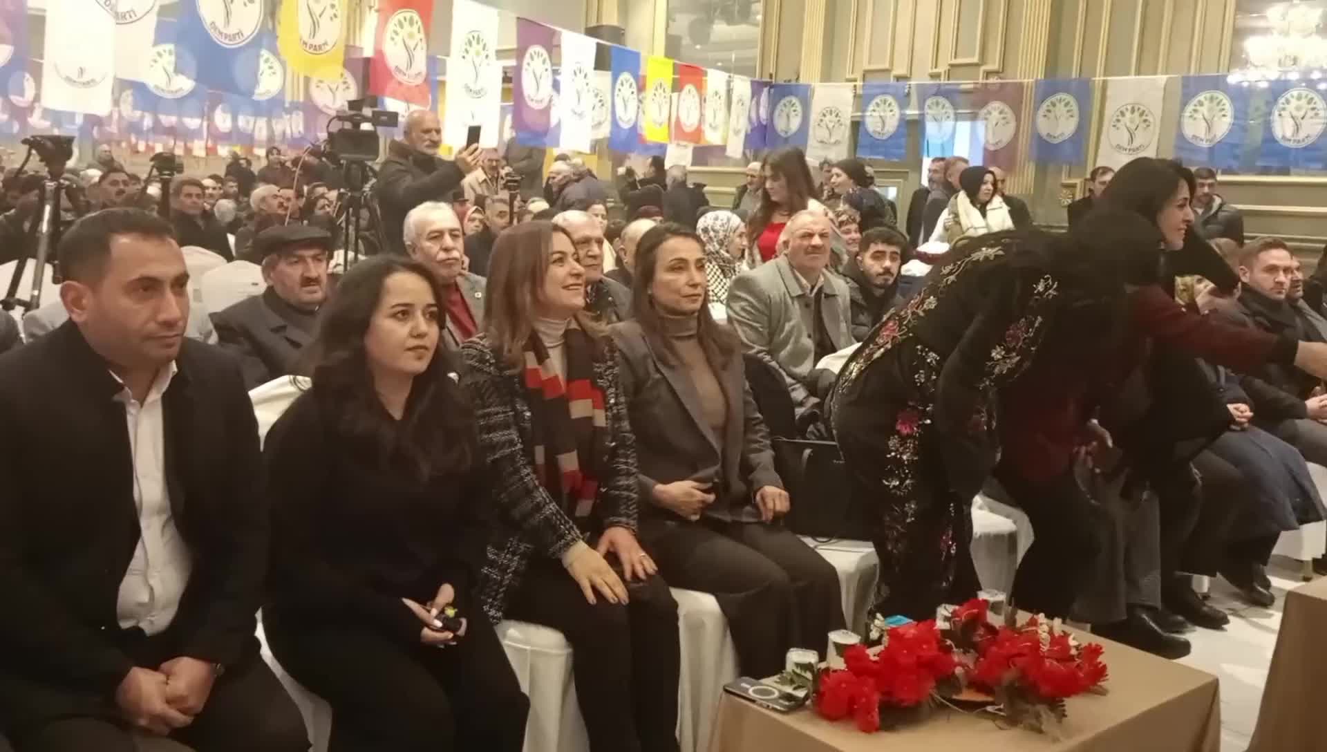 Tülay Hatimoğulları: “Bu sorun sadece Öcalan’ın omuzlarına yıkılamaz”