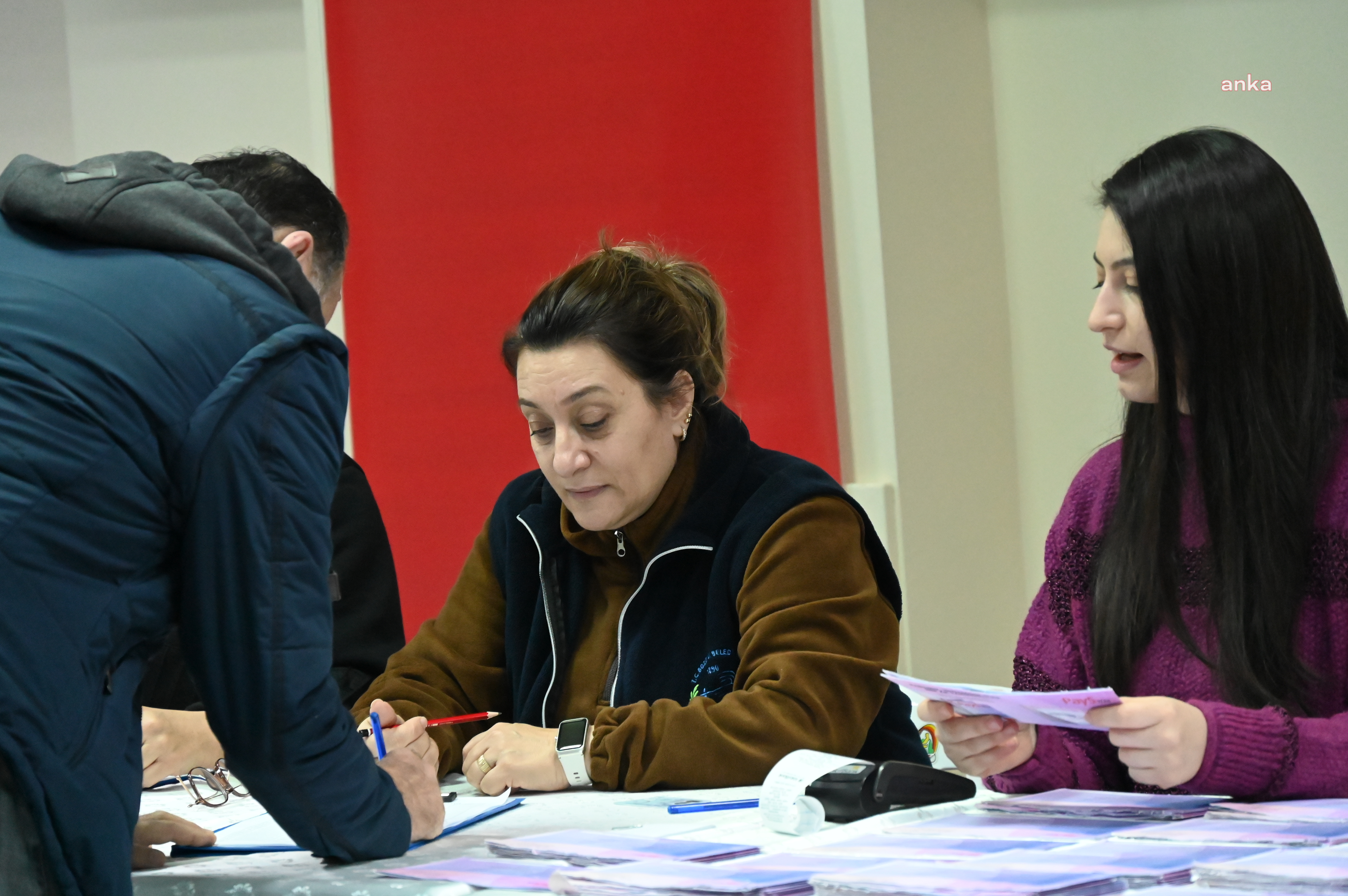 Bozüyük Belediyesi, 'Kış Desteği Sosyal Yardım Projesi’nin ilk etap kart dağıtımını gerçekleştirdi 