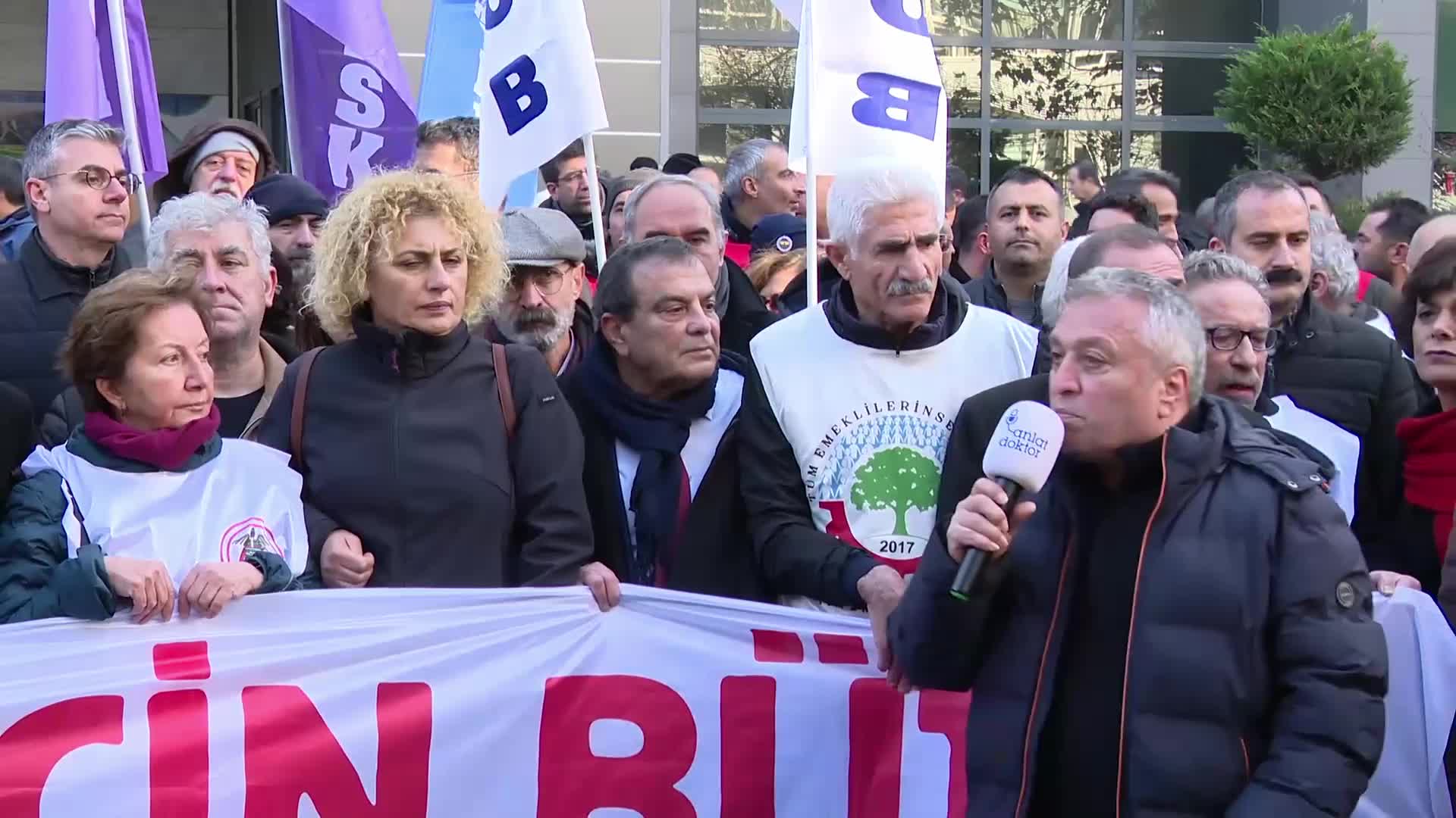 Meclis önünde izin verilmeyen bütçe açıklaması, Sakarya Caddesi’ne taşındı: ‘’Bütçe teklifi halkın hiçbir sorununa çözüm olmayacak”