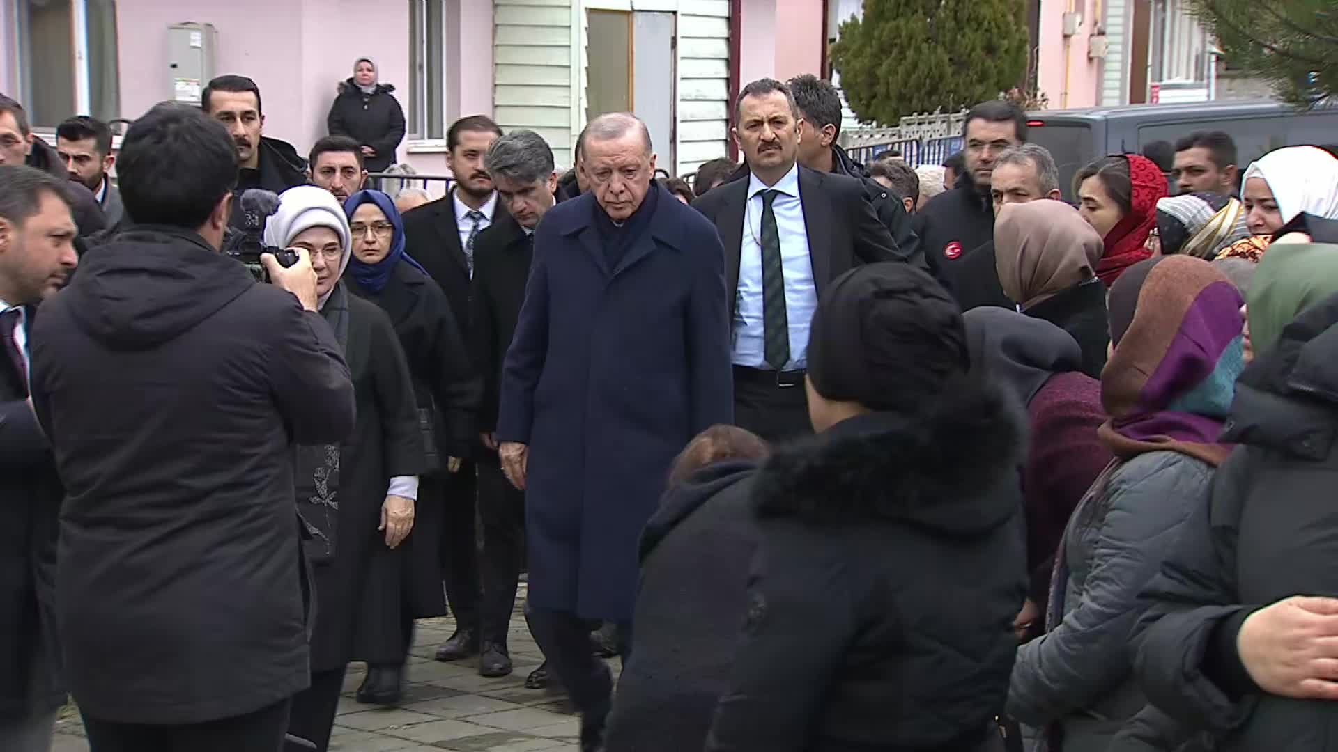 Cumhurbaşkanı Erdoğan, Bolu'daki yangın faciasında hayatını kaybeden Gültekin ailesinin cenaze törenine katıldı