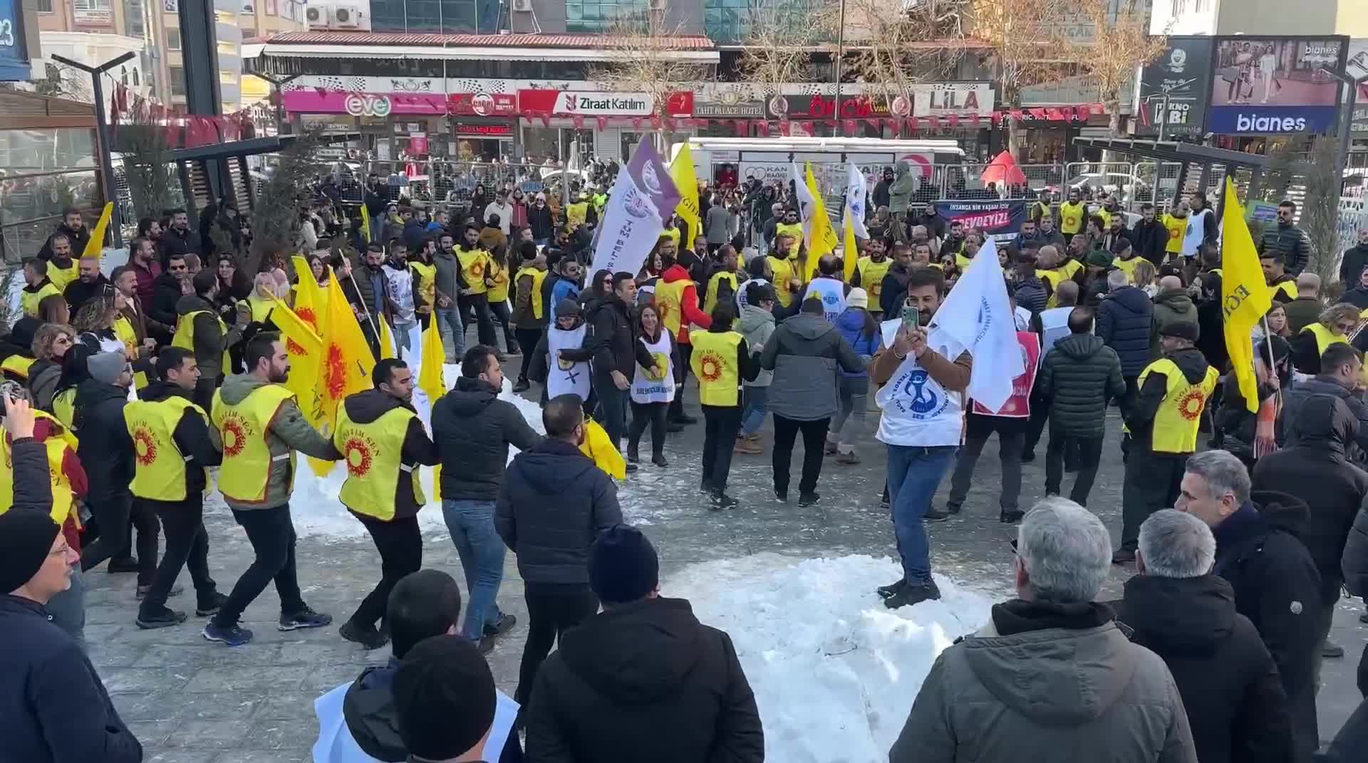 KESK Van Şubesi enflasyon oranı altında kalan yüzde 14'lük zammı protesto etti