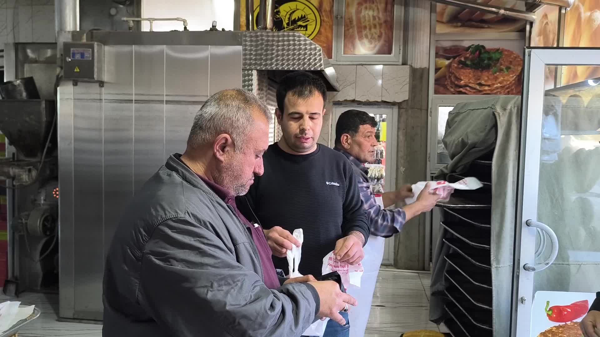 Osmaniye'de fırıncılar zam istedi: "Her şeye zam geldi ekmek 10 liradan devam ediyor, ekmeğin 12,5 lira olmasını istiyoruz"