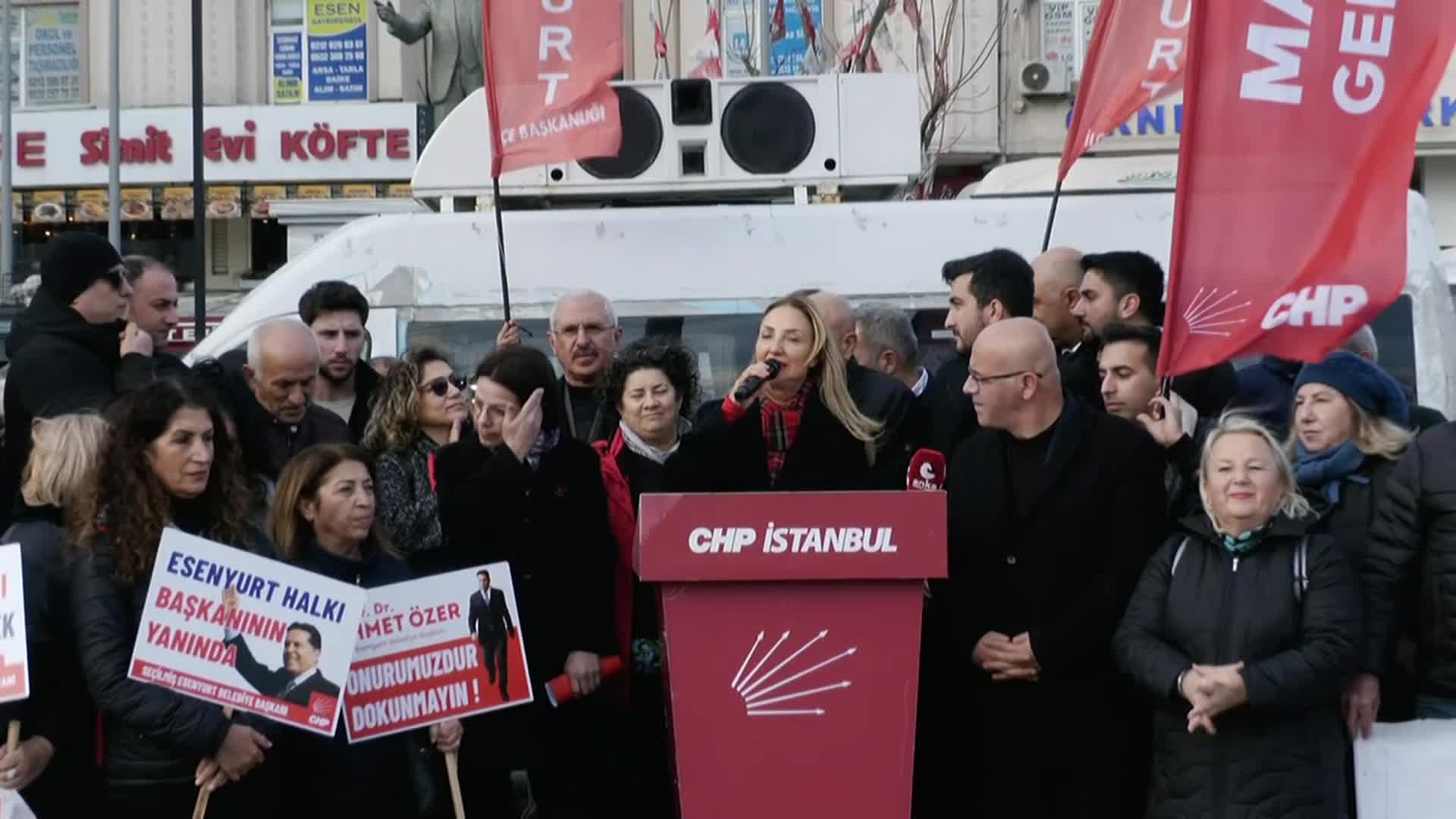 CHP’lilerin Esenyurt nöbeti... Aylin Nazlıaka: “Ahmet Özer 6 ayda 6 yıllık performans gösterdi”