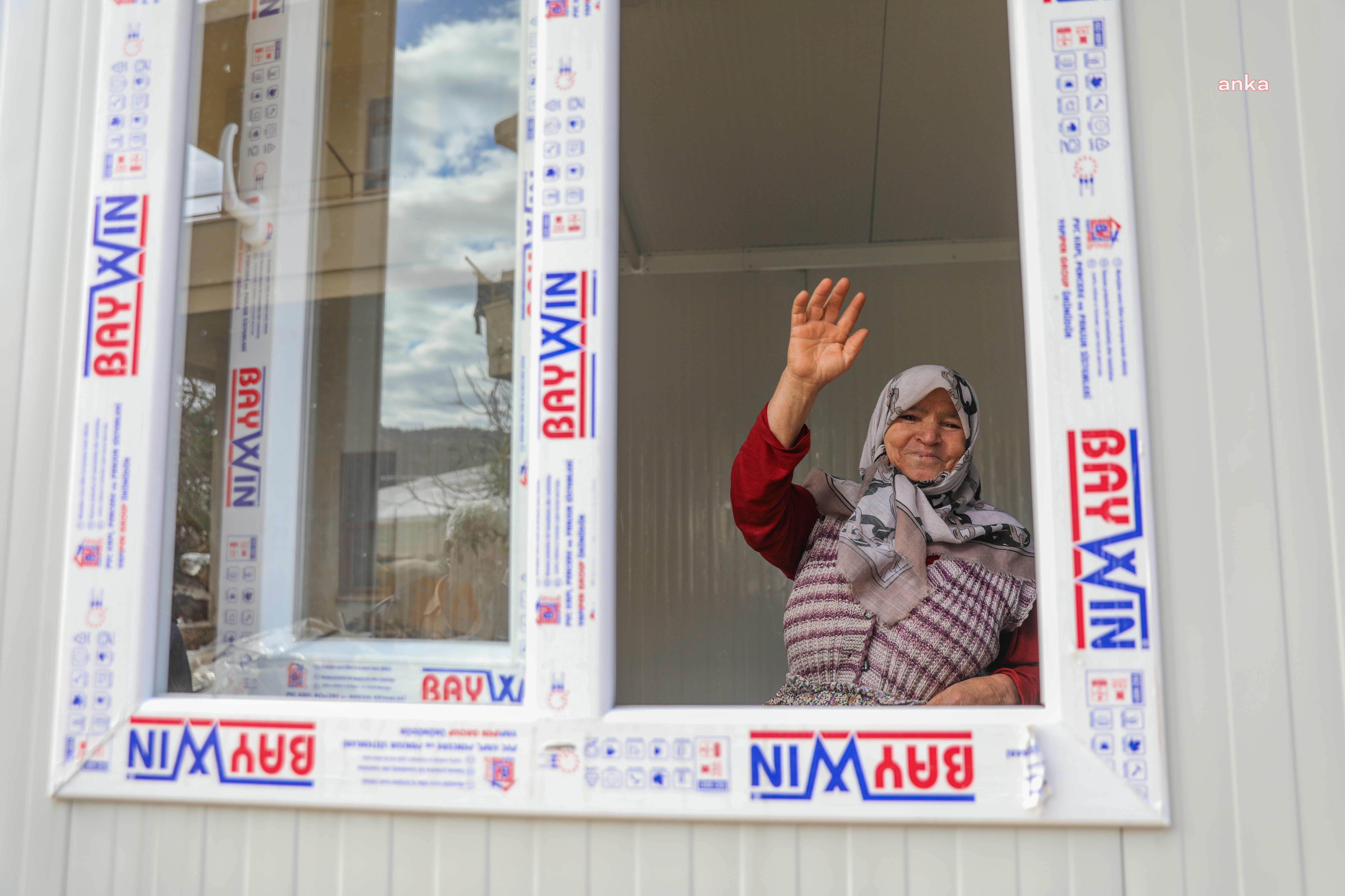 Alanya Belediyesi’nden barınma sorunu yaşayan aileye konteyner ev desteği