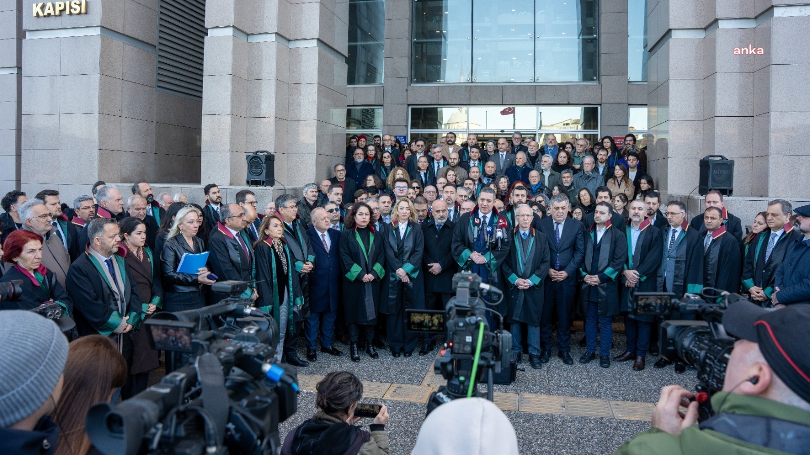 İstanbul Barosu, Adalet Bakanlığı'nın baro yönetimi hakkında "soruşturma izni"nin iptali için dava açtı