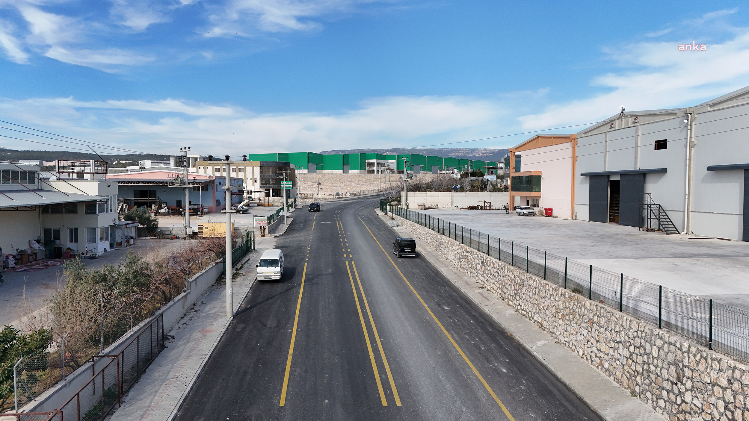 Mersin Büyükşehir Belediyesi, kent genelinde yol çalışmalarını sürdürüyor