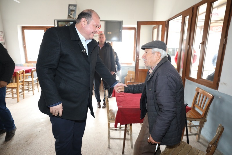 Menderes Belediye Başkanı İlkay Çiçek, vatandaşların istek ve şikayetlerini dinledi