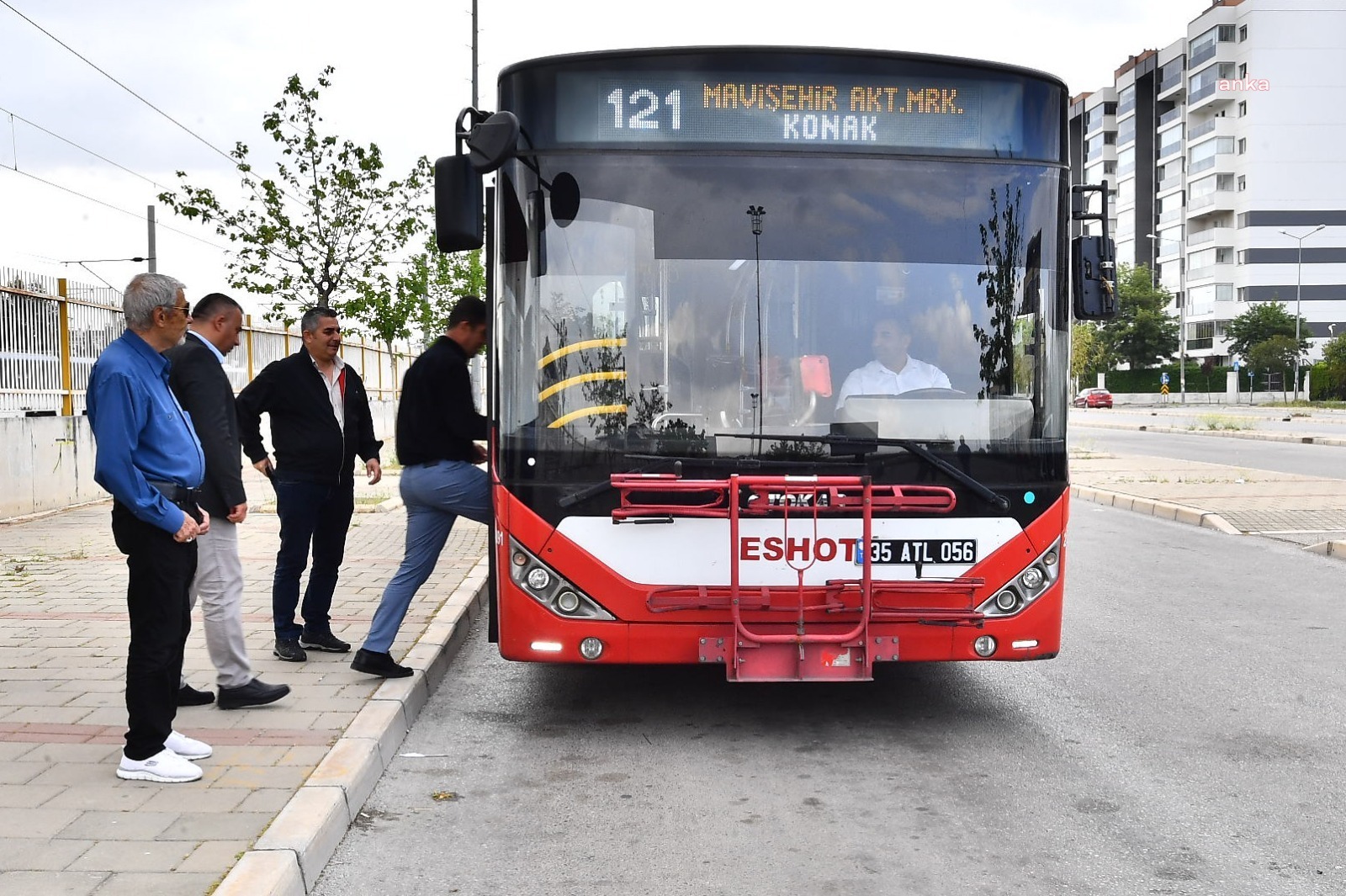 İzmir Büyükşehir Belediyesi’nden 17 yeni ESHOT hattı