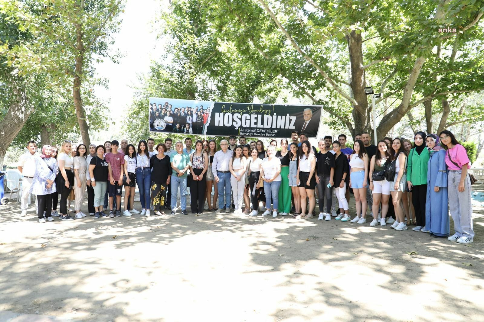 Burhaniye Belediyesi’nin üniversite öğrencilerine burs desteği sürüyor