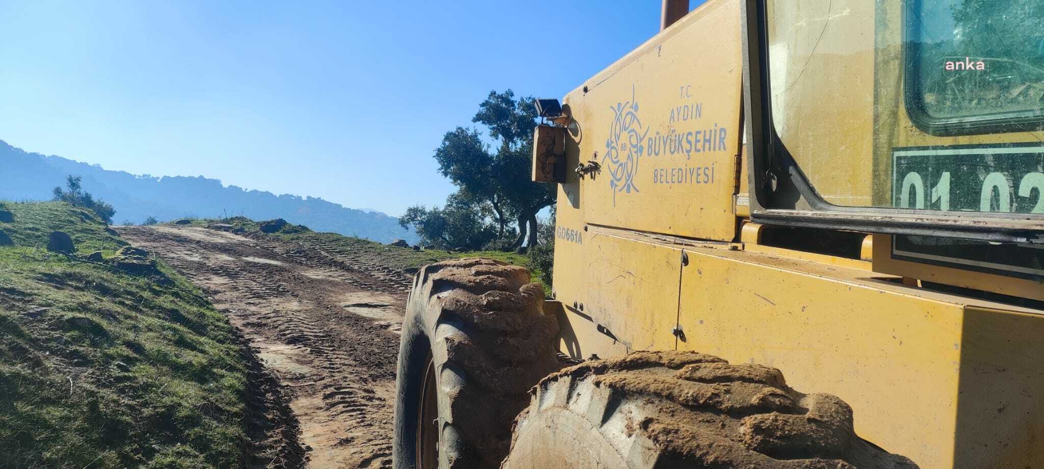 Aydın Büyükşehir Belediyesi ekipleri, üreticilerin yol talebine üzerine harekete geçti