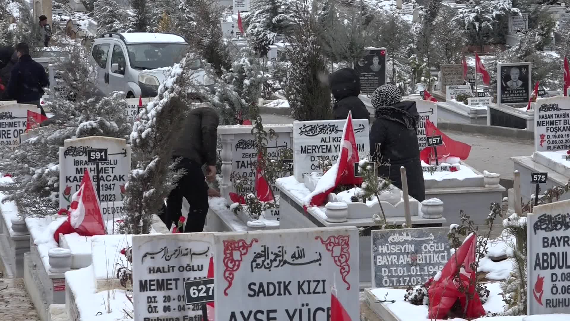 İzmir Büyükşehir Belediye Başkanı Tugay:  "Depremin kader olmadığı aslında bir ihmalin sonucunda bu kadar insanın hayatını kaybettiğinin hepimiz bilincinde olmalıyız''