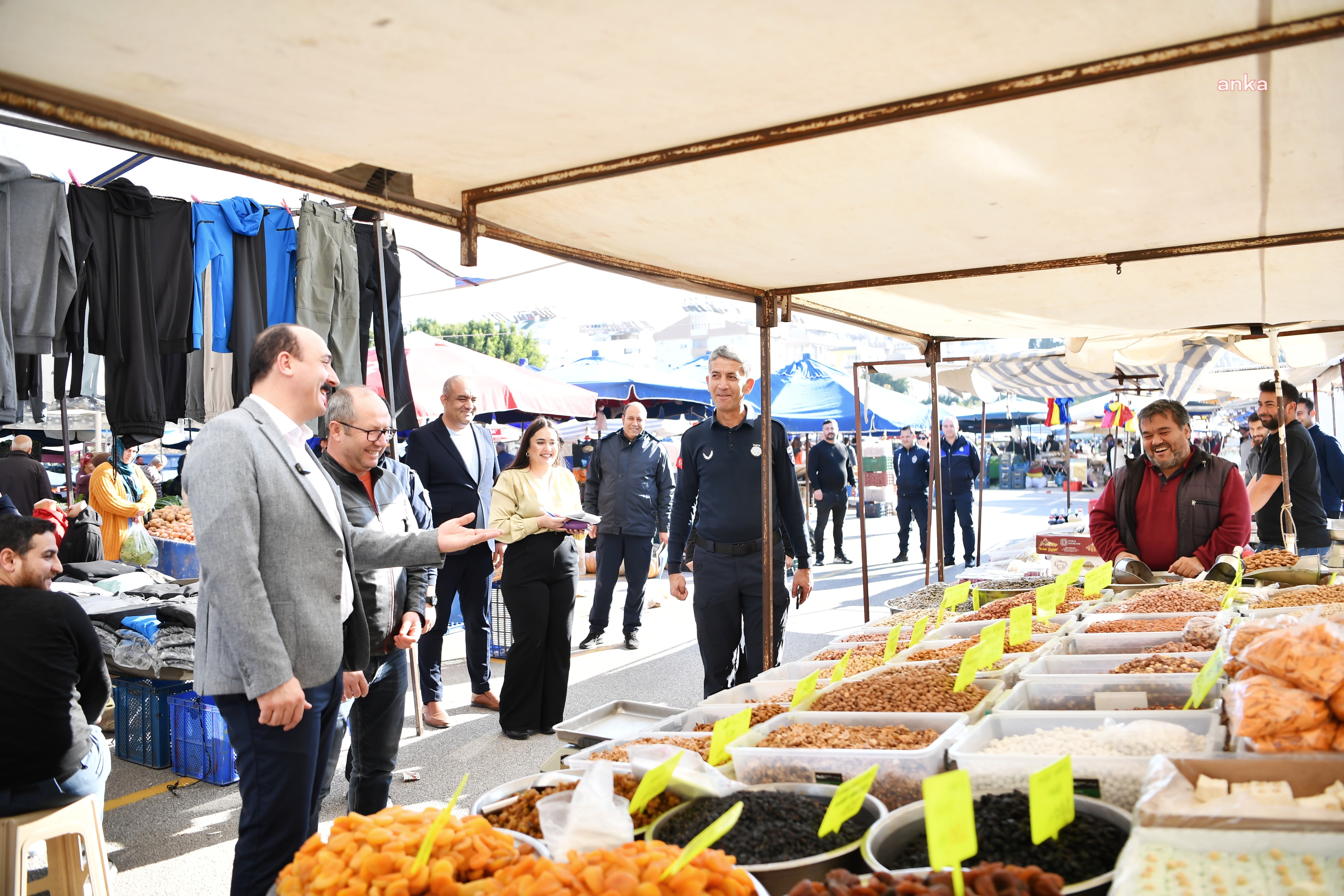 Konyaaltı Belediye Başkanı Kotan: "Pazar yerlerimizde düzenli denetim ve yenileme çalışmalarımız devam ediyor"