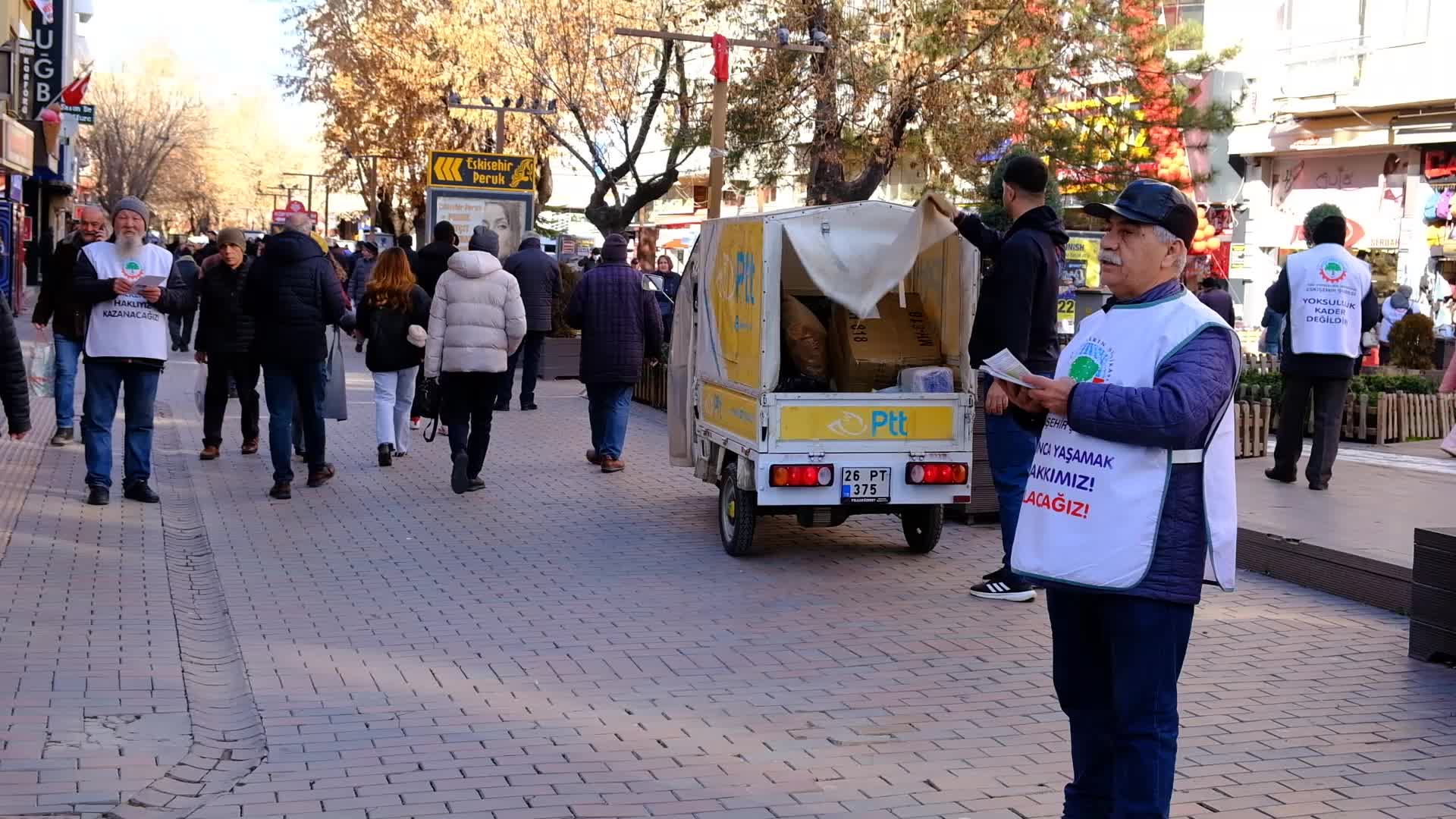 Eskişehir’de emekliler yılın son gününde sokaklarda: “En düşük emekli maaşı 45 bin lira olmalı”