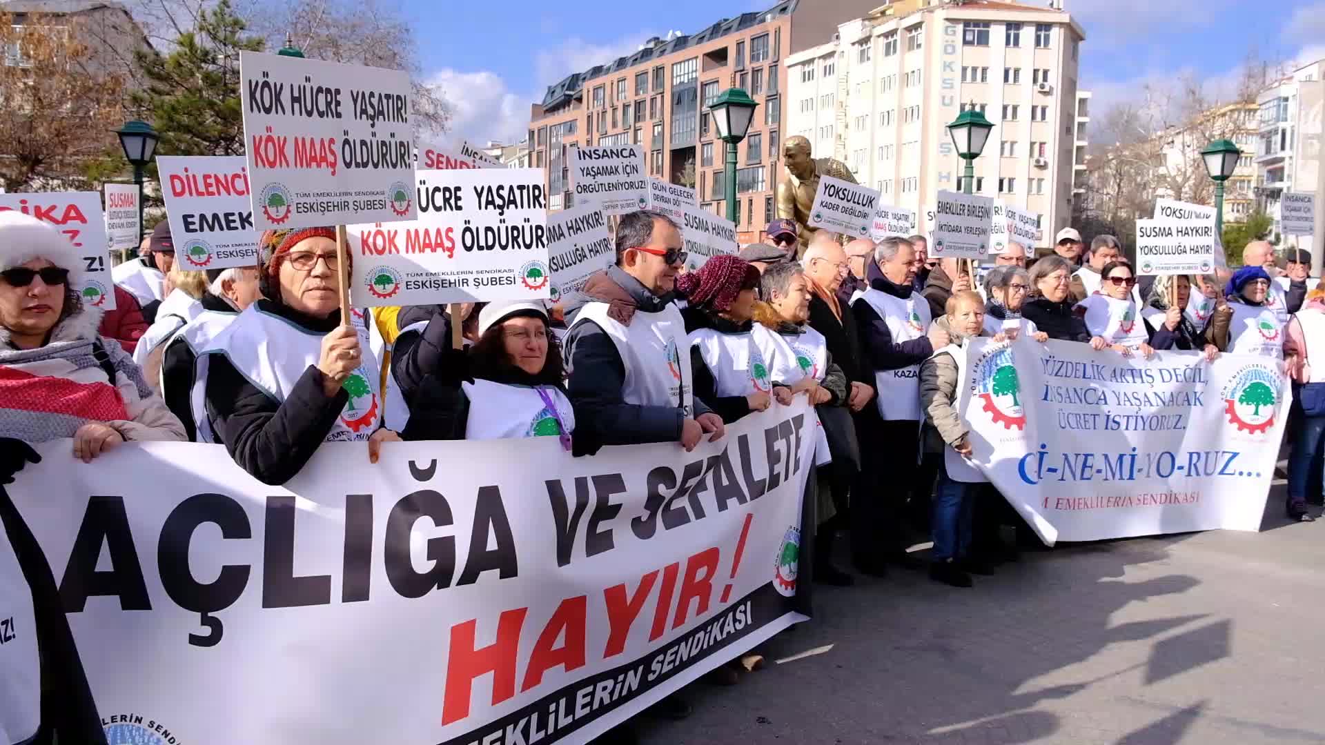 Emekliler TÜİK'i protesto etti: "Göstermelik enflasyon hesapları tiyatrosuna kanmayacağız"