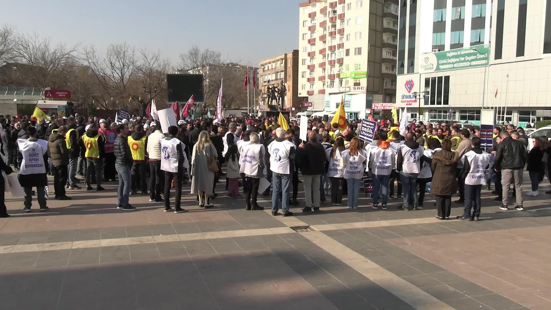 Diyarbakır’da iş bırakan kamu emekçileri: “Sefalet zammı değil, emeğimizin karşılığını istiyoruz”