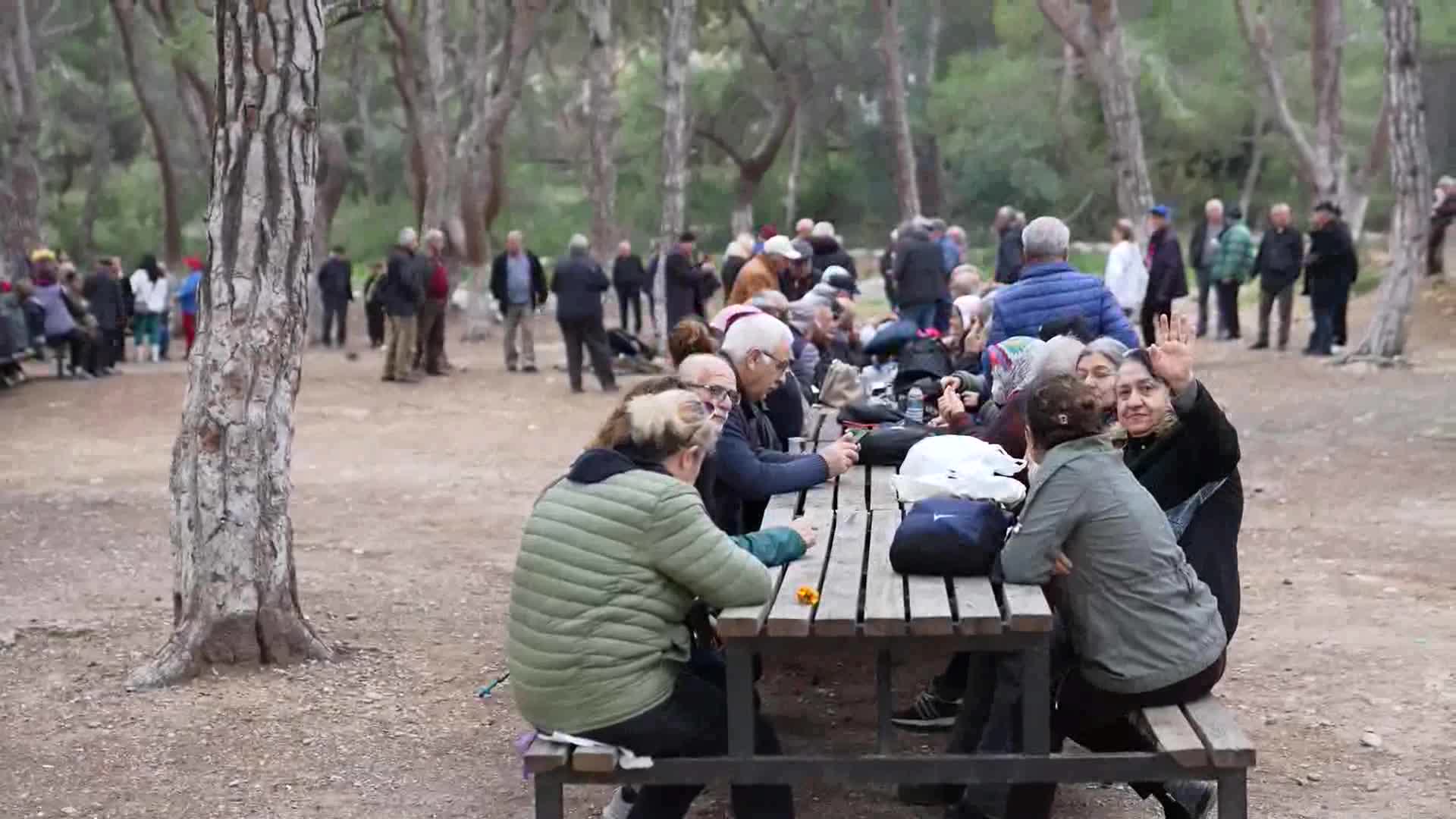 Mersin Büyükşehir Belediyesi Emekli Evi üyeleri, Kuyuluk Tabiat Parkı’nda buluştu