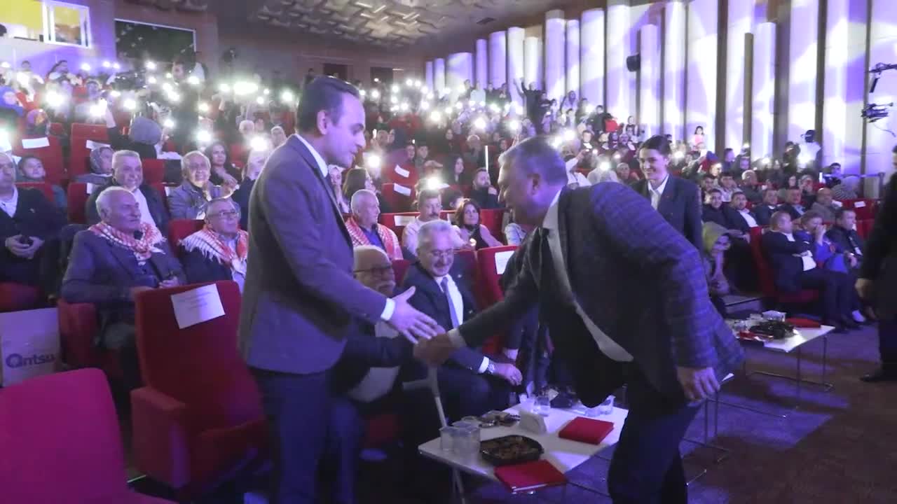 Muratpaşa Belediye Başkanı Uysal, 'İncir ve Çelenk Festivali'ne katıldı