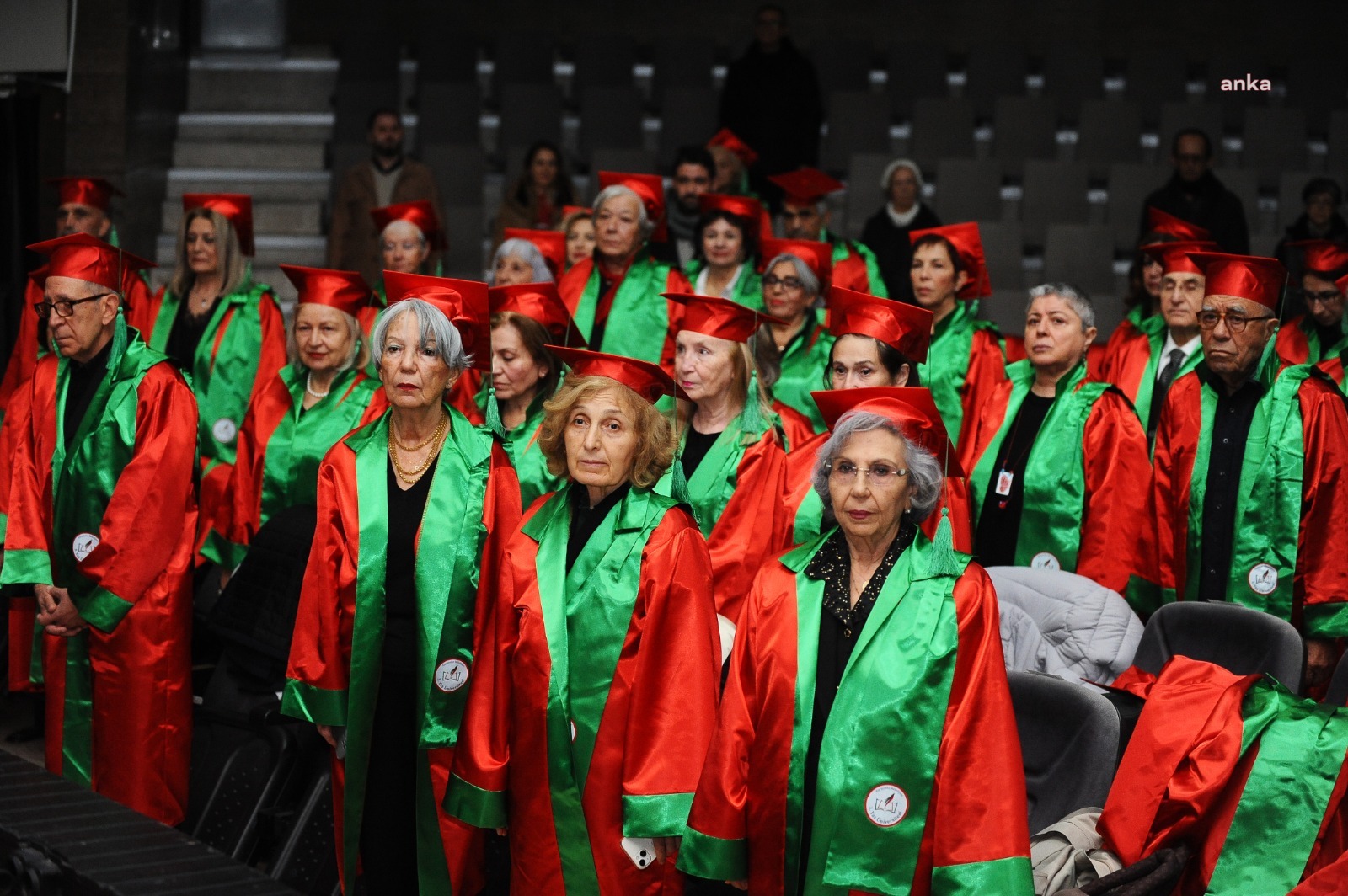 Karşıyaka’da 3. Yaş Üniversitesi’nde mezuniyet sevinci