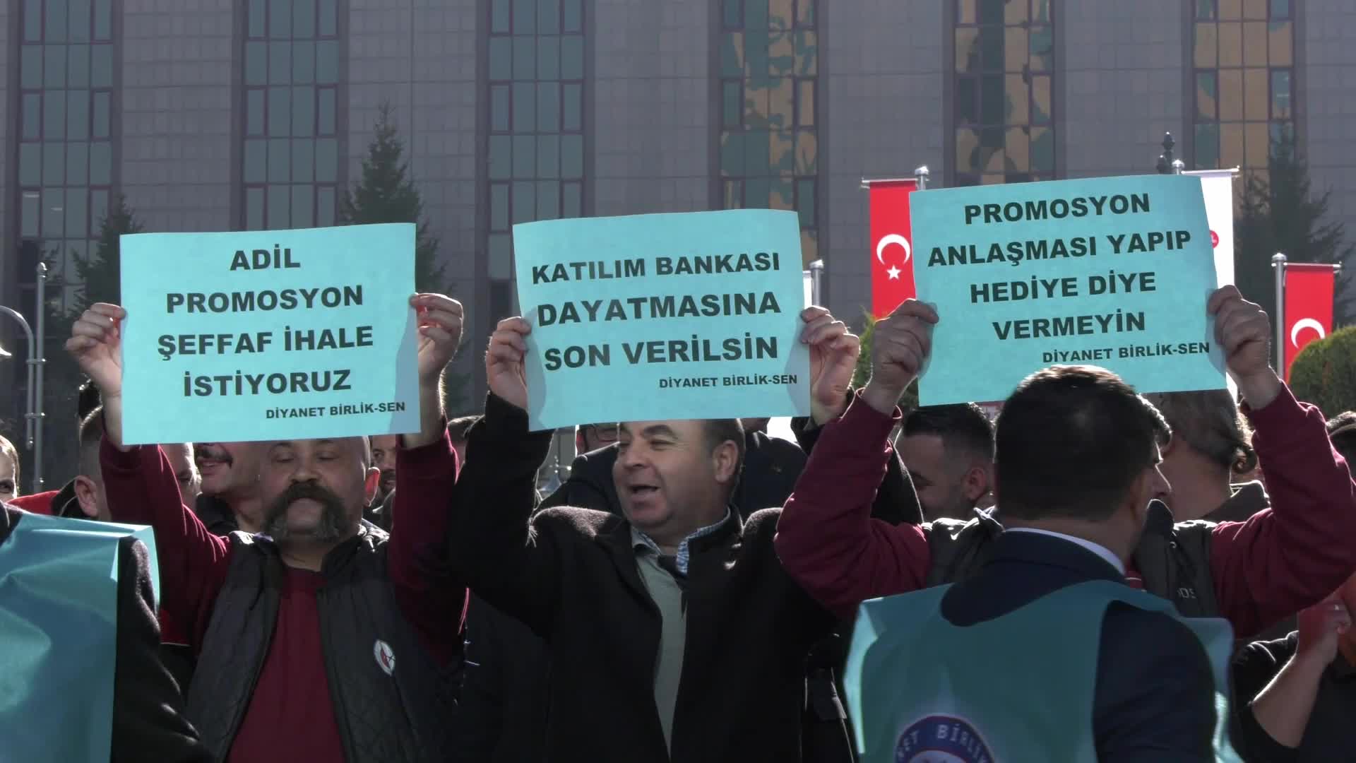 Diyanet Birlik-Sen'den ''promosyon'' tepkisi: ''Promosyonun kullanımı ile ilgili helal-haramlık tercihini Diyanet çalışanlarına bırakın''