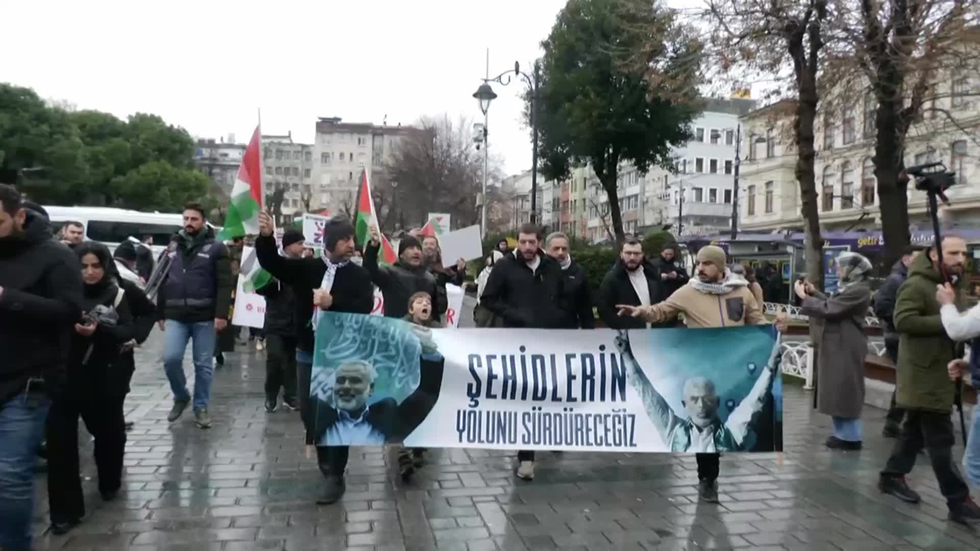 Filistin için Sultanahmet’ten Ayasofya’ya yürüyüş: “1 Ocak’ta Galata’da toplanılırken Ceyhan Limanı’ndan tankerler dolusu petrol sevkiyatı sürüyordu”