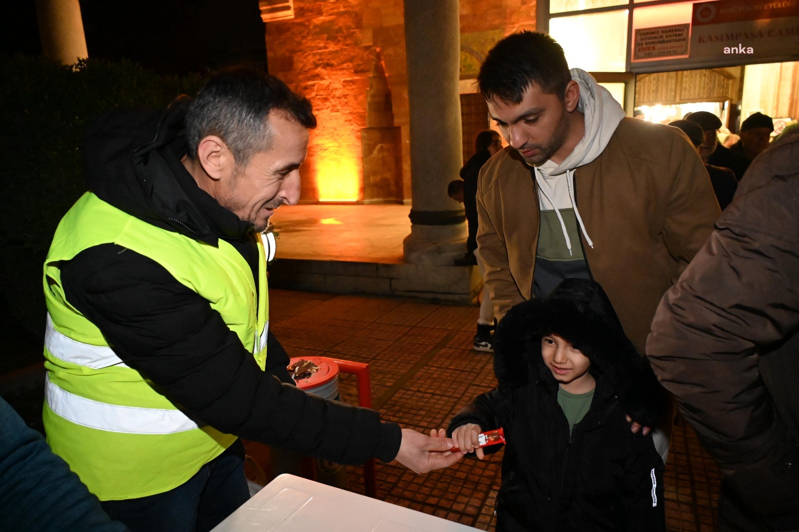 Bozüyük Belediyesi'nden vatandaşlara kandil şekeri