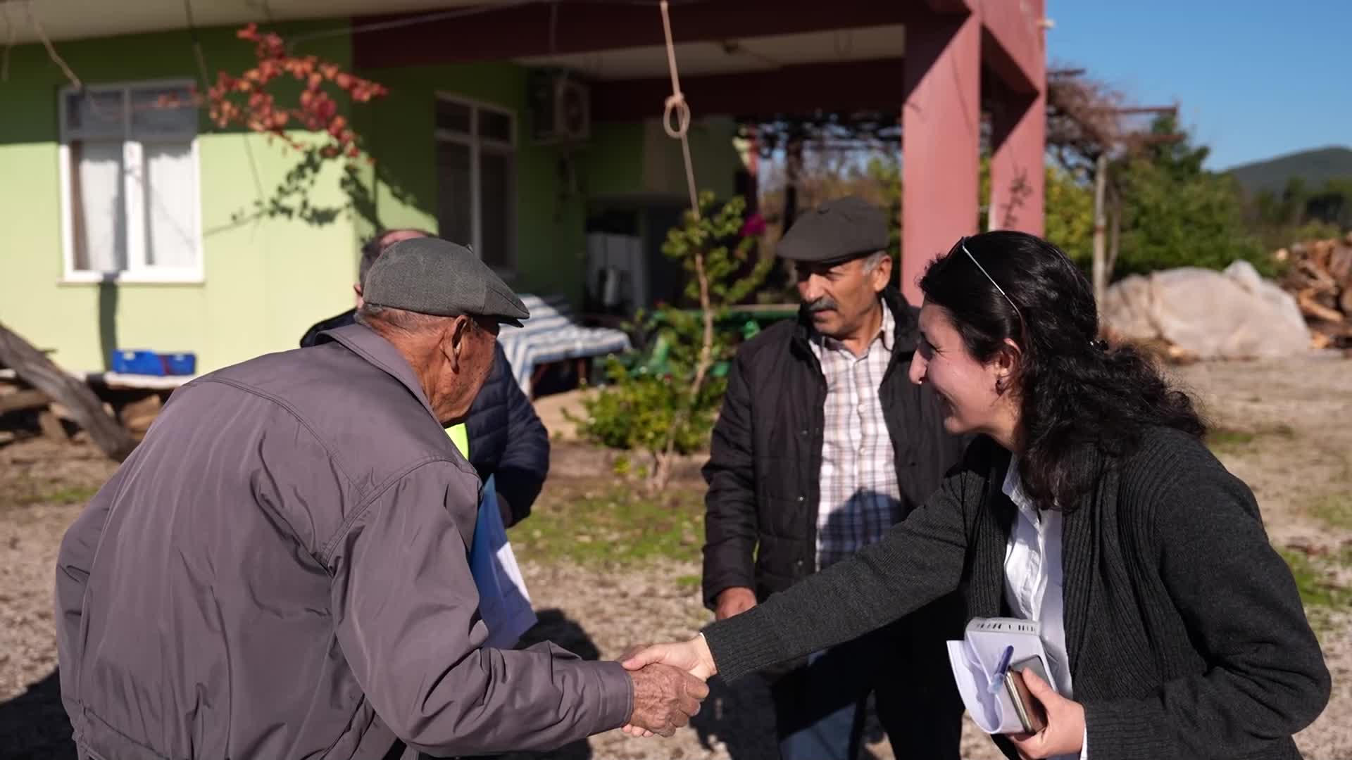 Antalya Büyükşehir Belediyesi'nden yangında zarar gören üreticilere fidan desteği