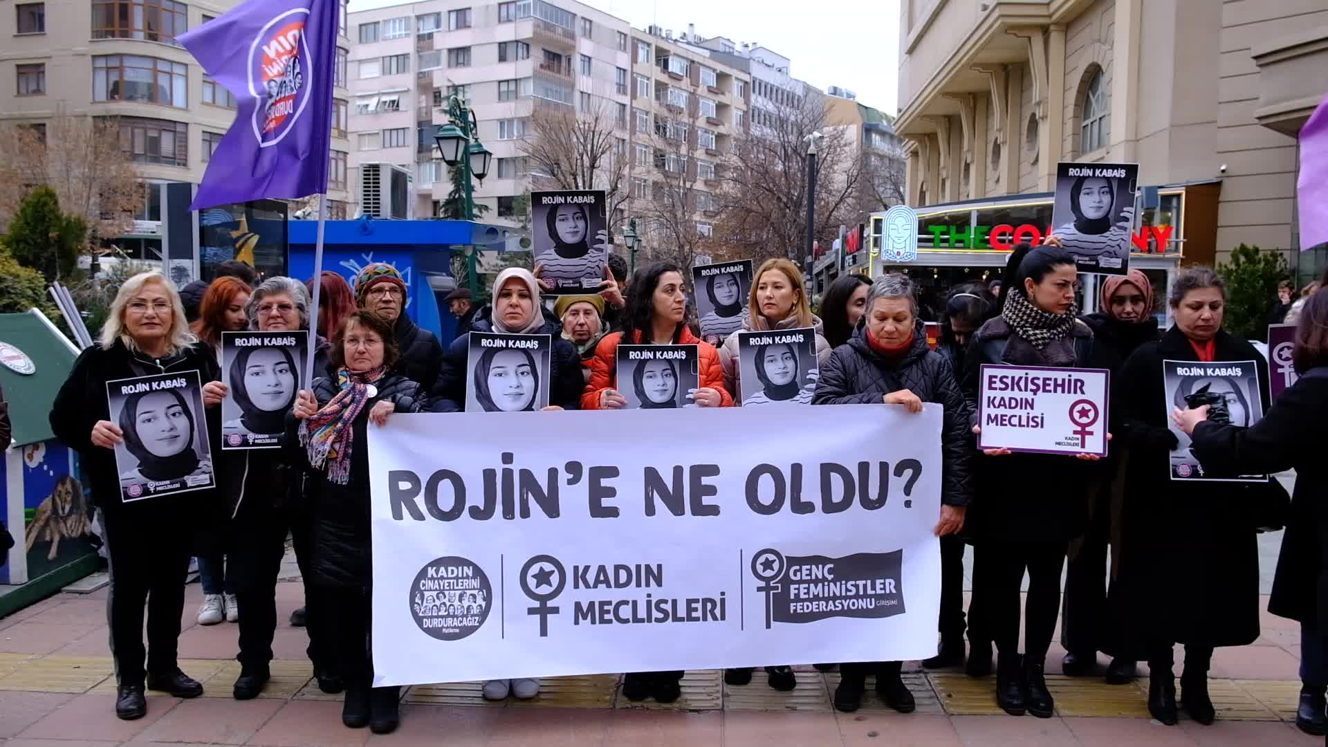 Eskişehir'de kadınlar Rojin’in şüpheli ölümünün aydınlatılmasını, dosyadaki kısıtlılık kararının kaldırılmasını istedi 