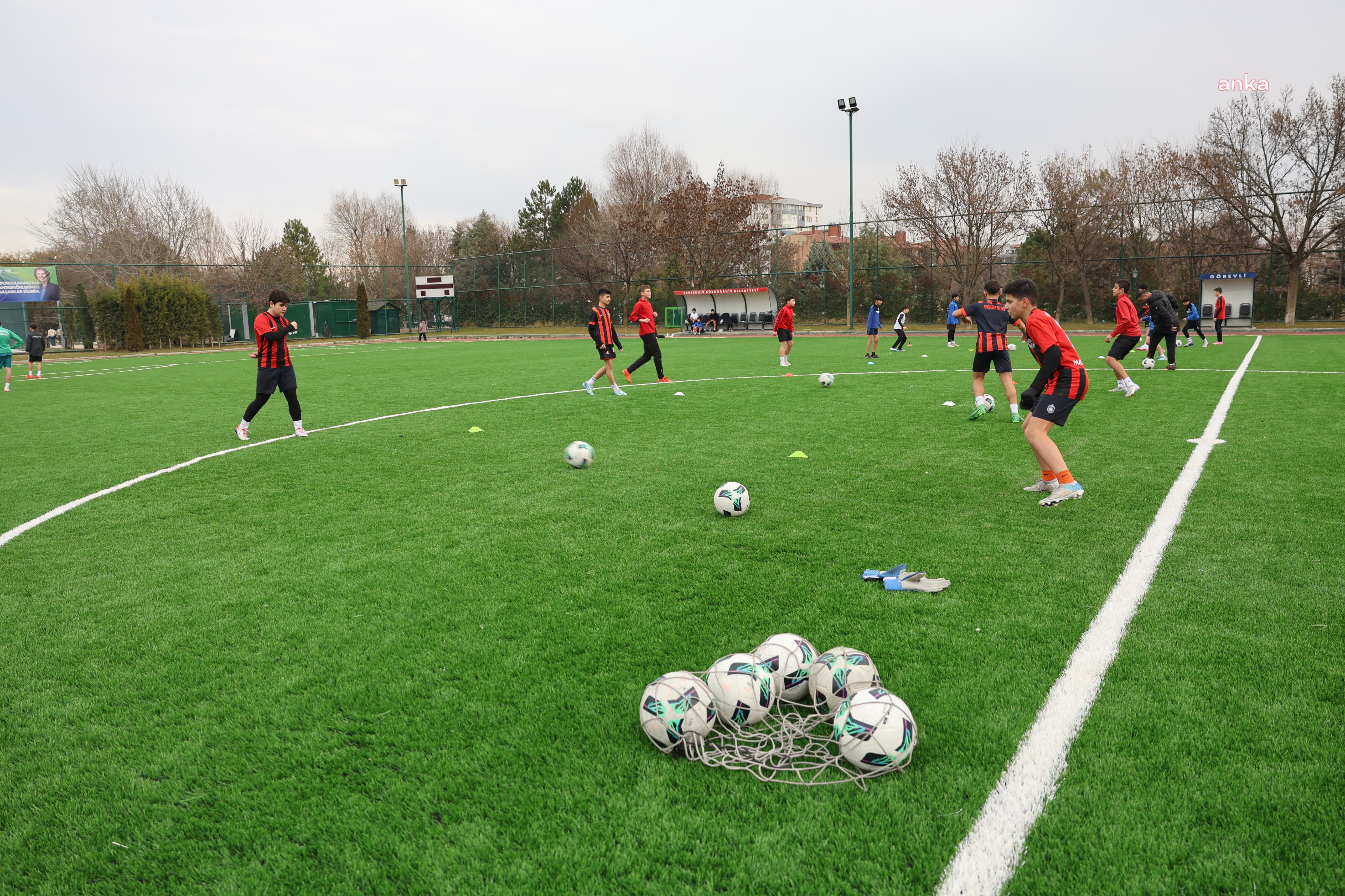 Eskişehir Osmangazi Spor Sahası, yenilenen yüzüyle vatandaşların hizmetine sunuldu