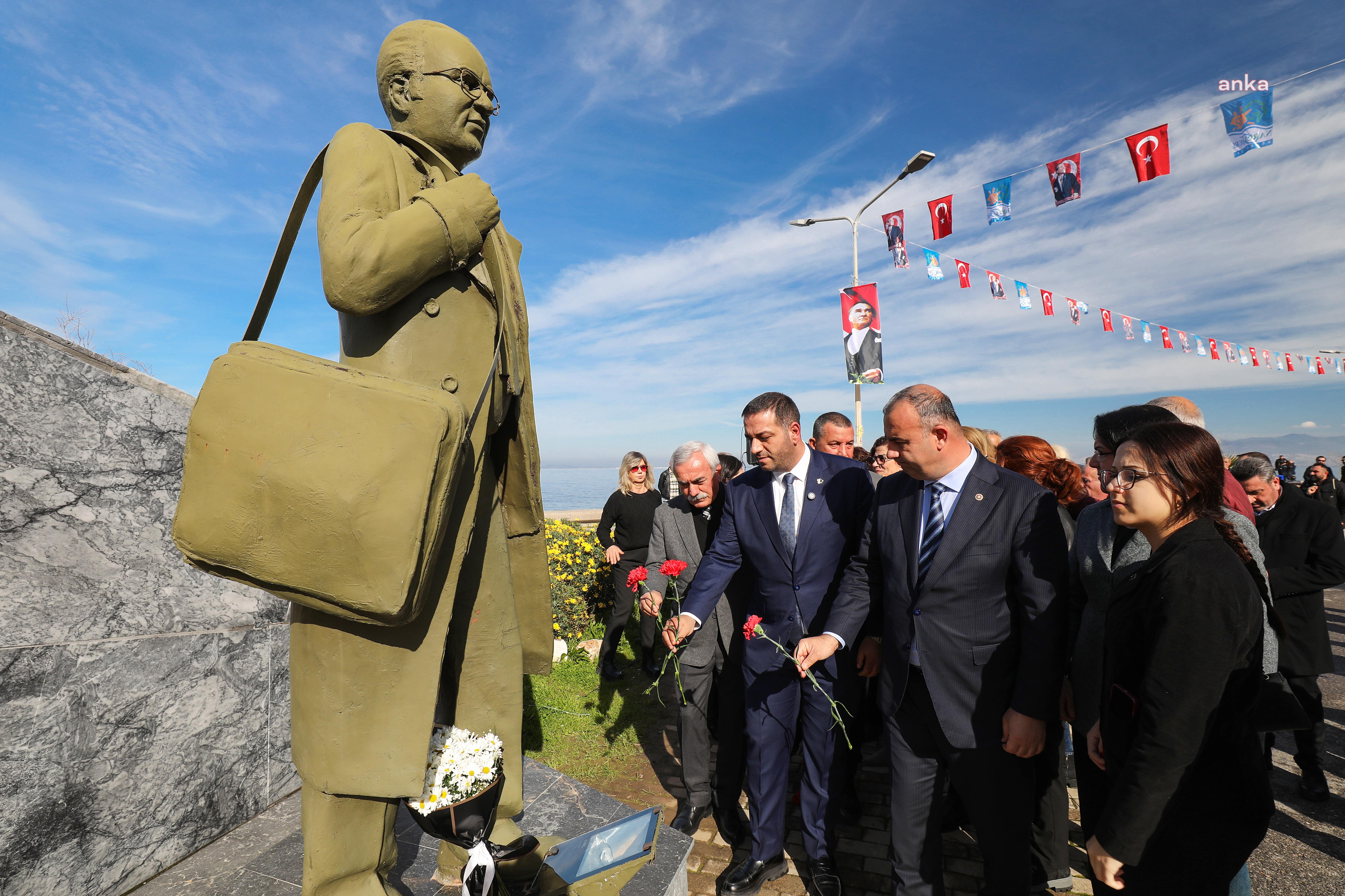 Uğur Mumcu, ölümünün 32'nci yılında Narlıdere'de anıldı 