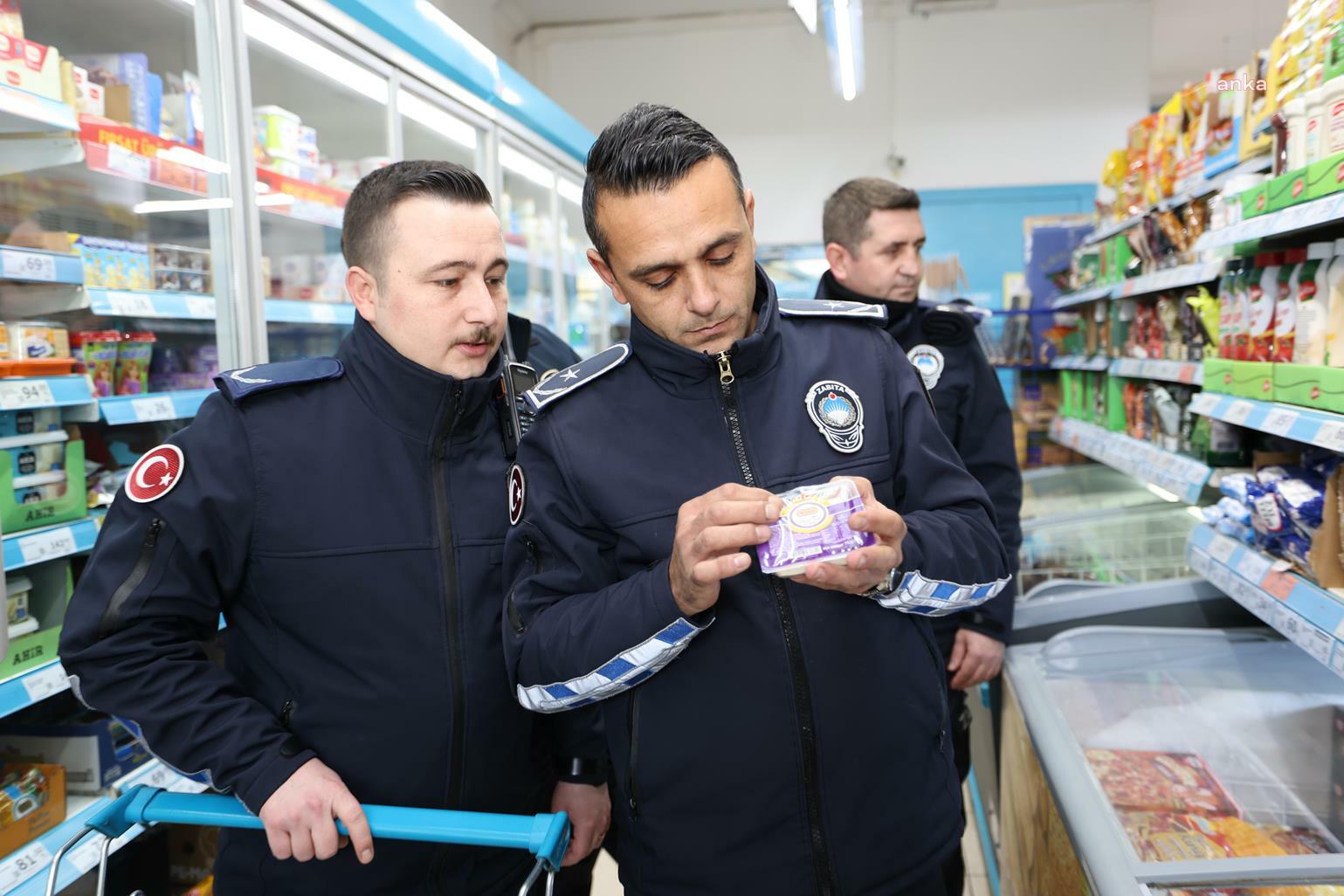 Şehzadeler Belediyesi Zabıta Müdürlüğü ekiplerinden marketlerde denetim