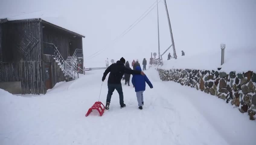 Ortahisar Belediyesi’nden koruma altındaki çocuklara kayak gezisi 