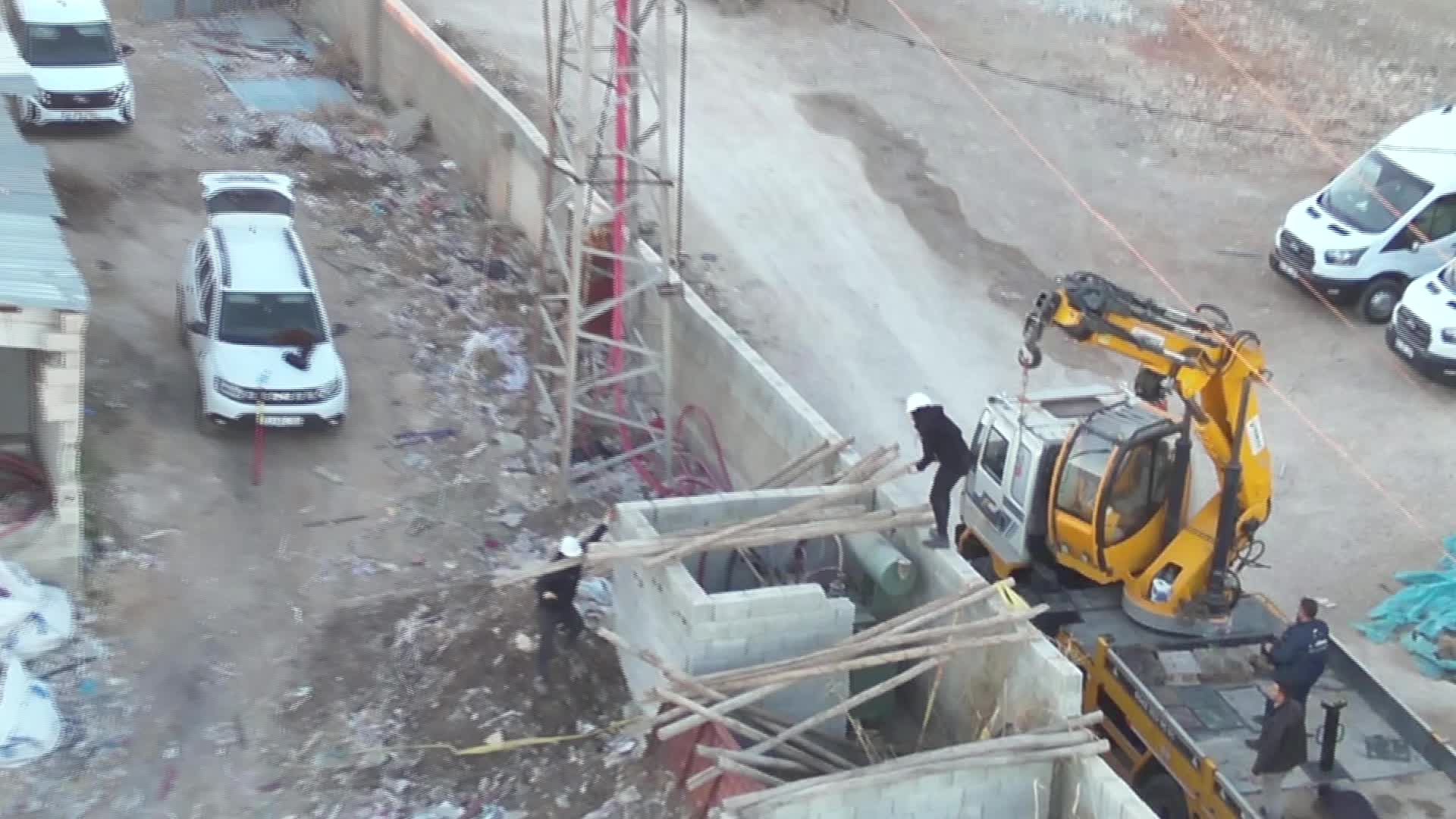 Şanlıurfa'da bir fabrikanın, kaçak trafo ile günde bin 300 hanelik kaçak elektrik kullandığı tespit edildi