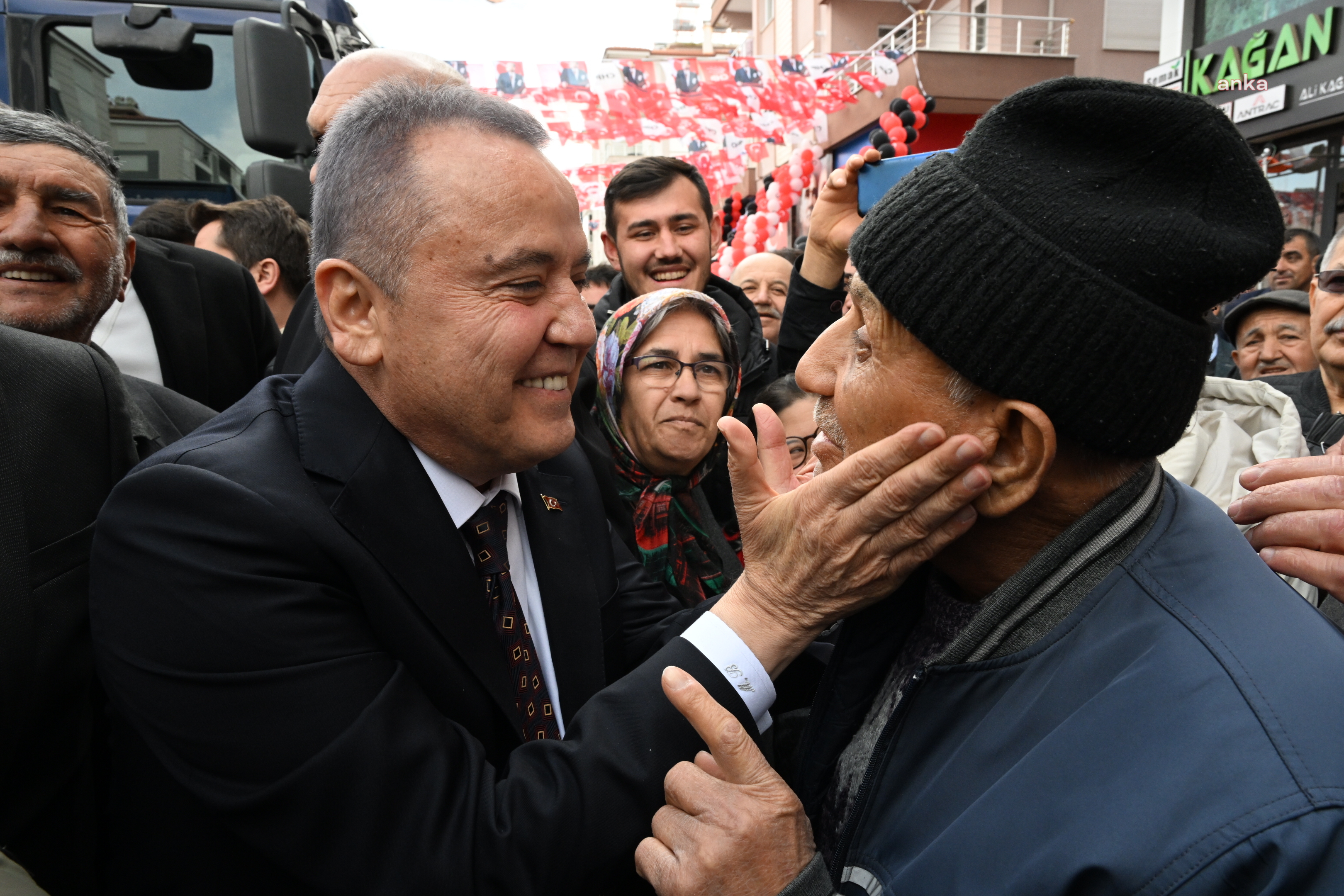 Antalya Büyükşehir Belediye Başkanı Böcek: "Günü kurtaracak projeler değil kente değer katacak projeleri hayata geçirdik”