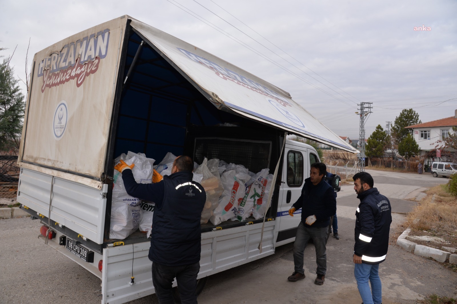 Kahramankazan Belediyesi'nden ihtiyaç sahiplerine yakacak desteği