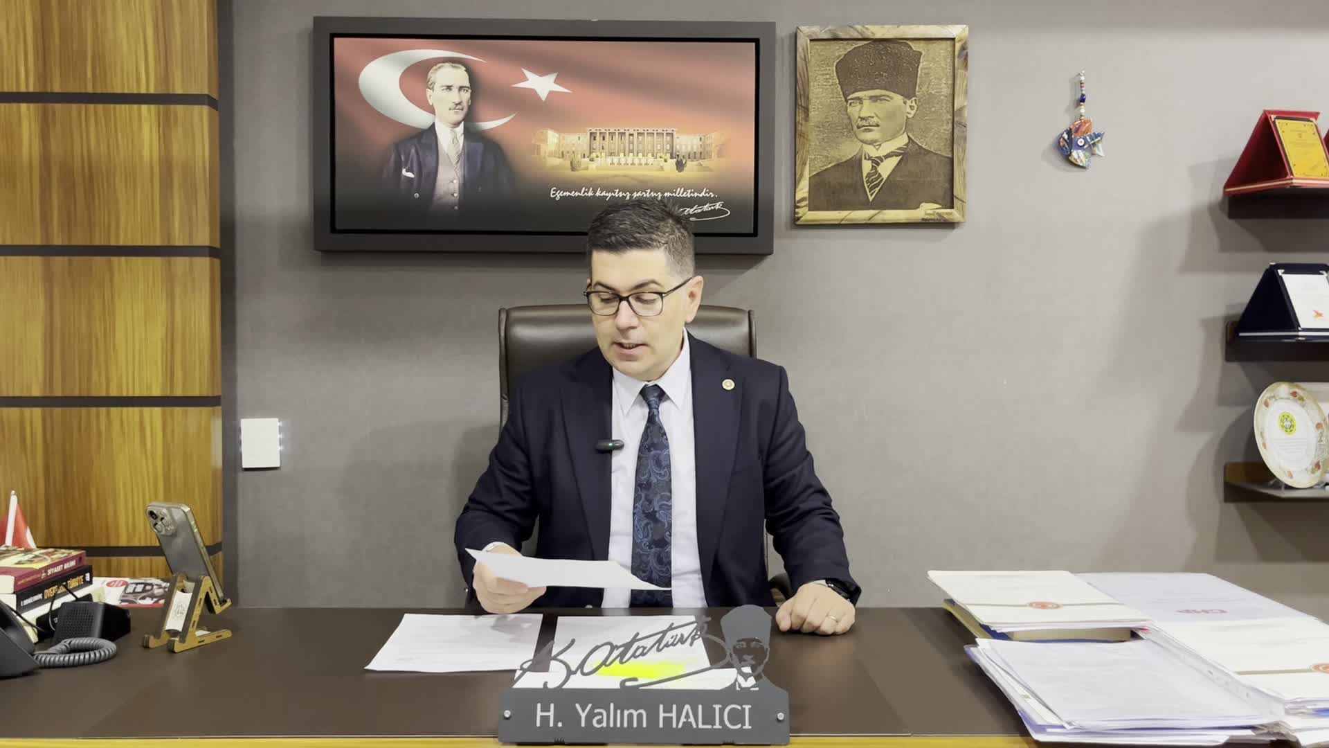 CHP'li Halıcı'dan Bakan Yerlikaya'ya: "Aziz İhsan Aktaş’ın Audi A8 olmak üzere toplam 11 araç hediyesi karşılığında Isparta Belediyesinden 10 tane ihale aldığı iddiaları doğru mudur"