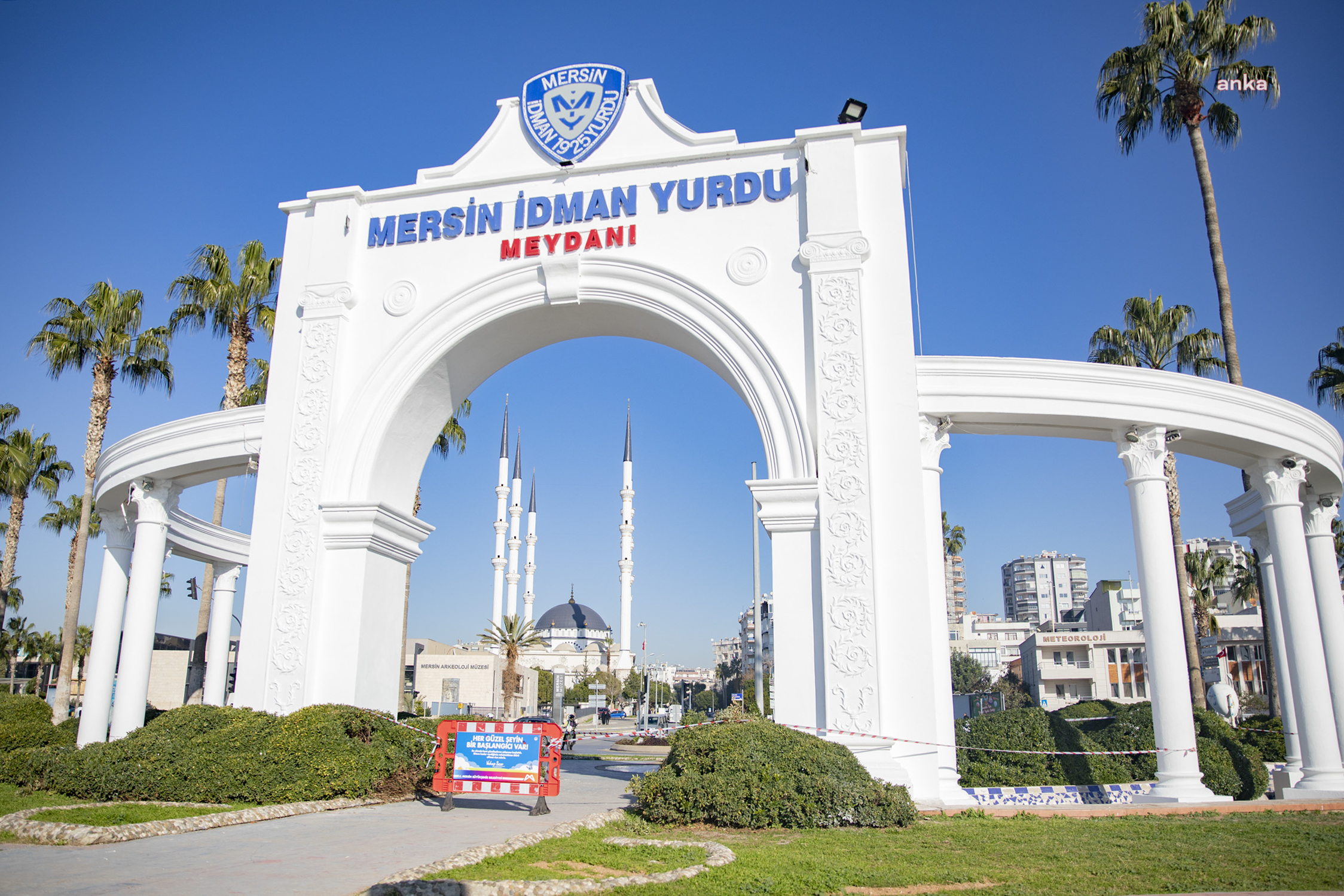 Mersin Büyükşehir Belediyesi, taraftar meydanlarında çalışma başlattı