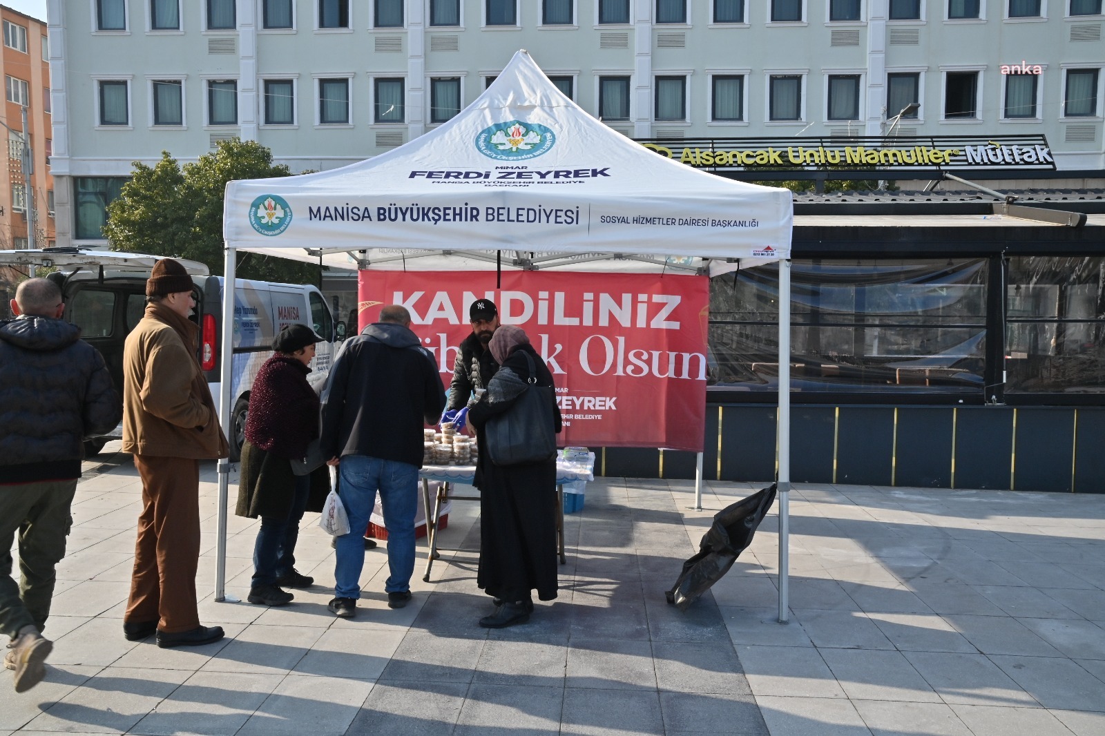 Manisa Büyükşehir Belediyesi’nden kandil helvası 